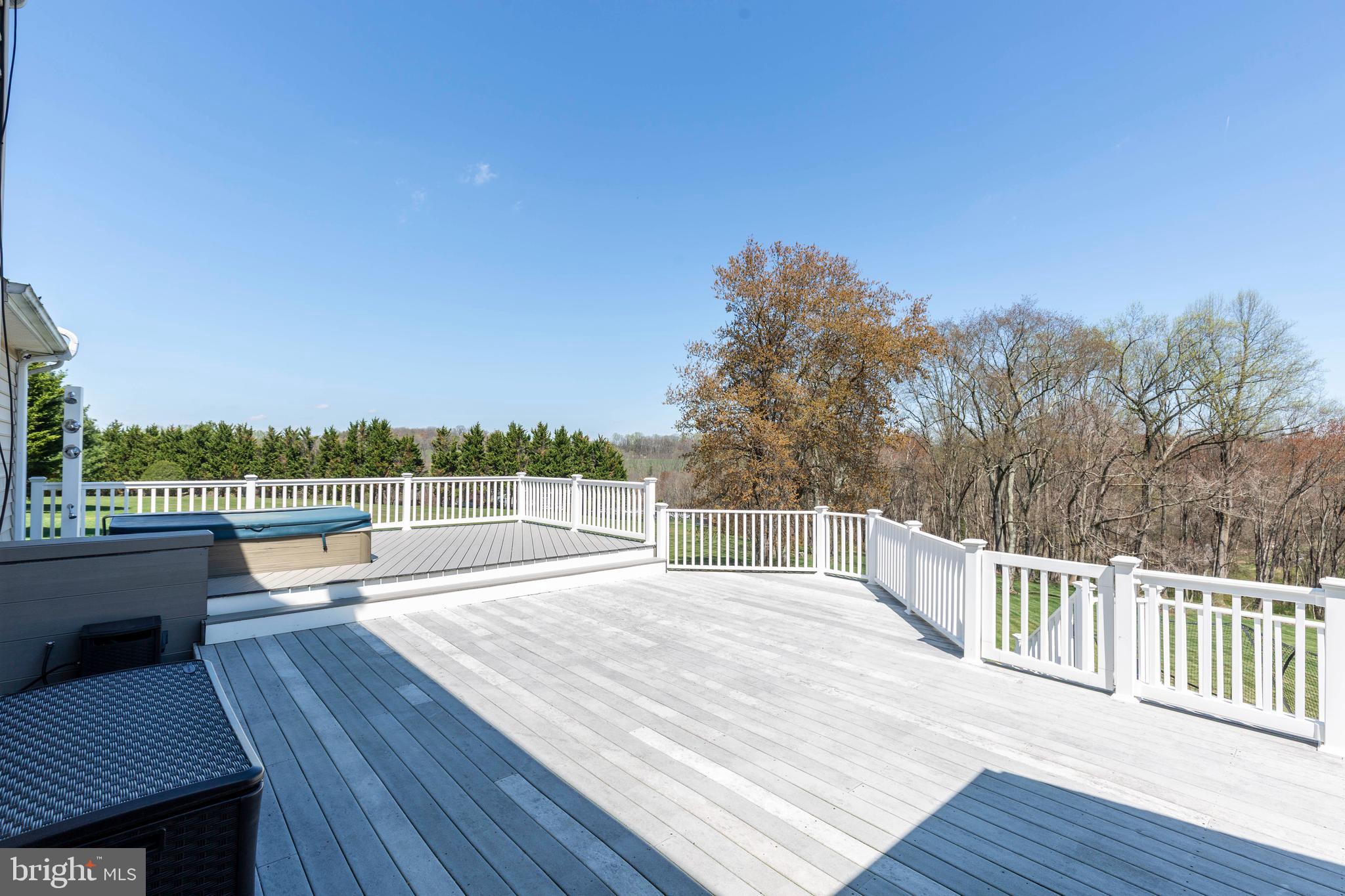 THOROBRED KNOLL - Residential