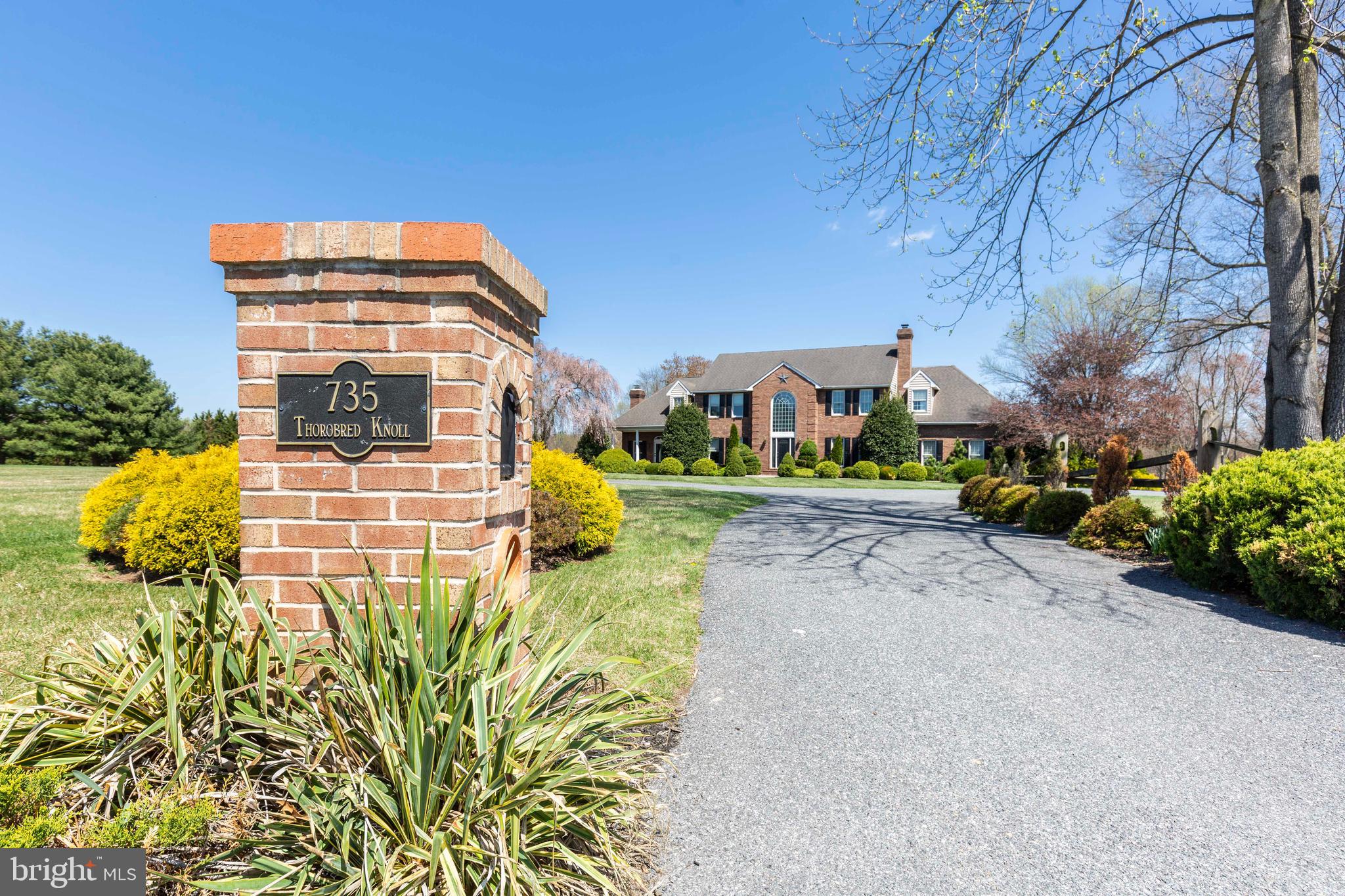 THOROBRED KNOLL - Residential