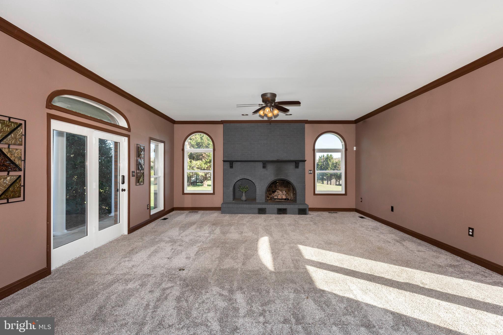 THOROBRED KNOLL - Residential