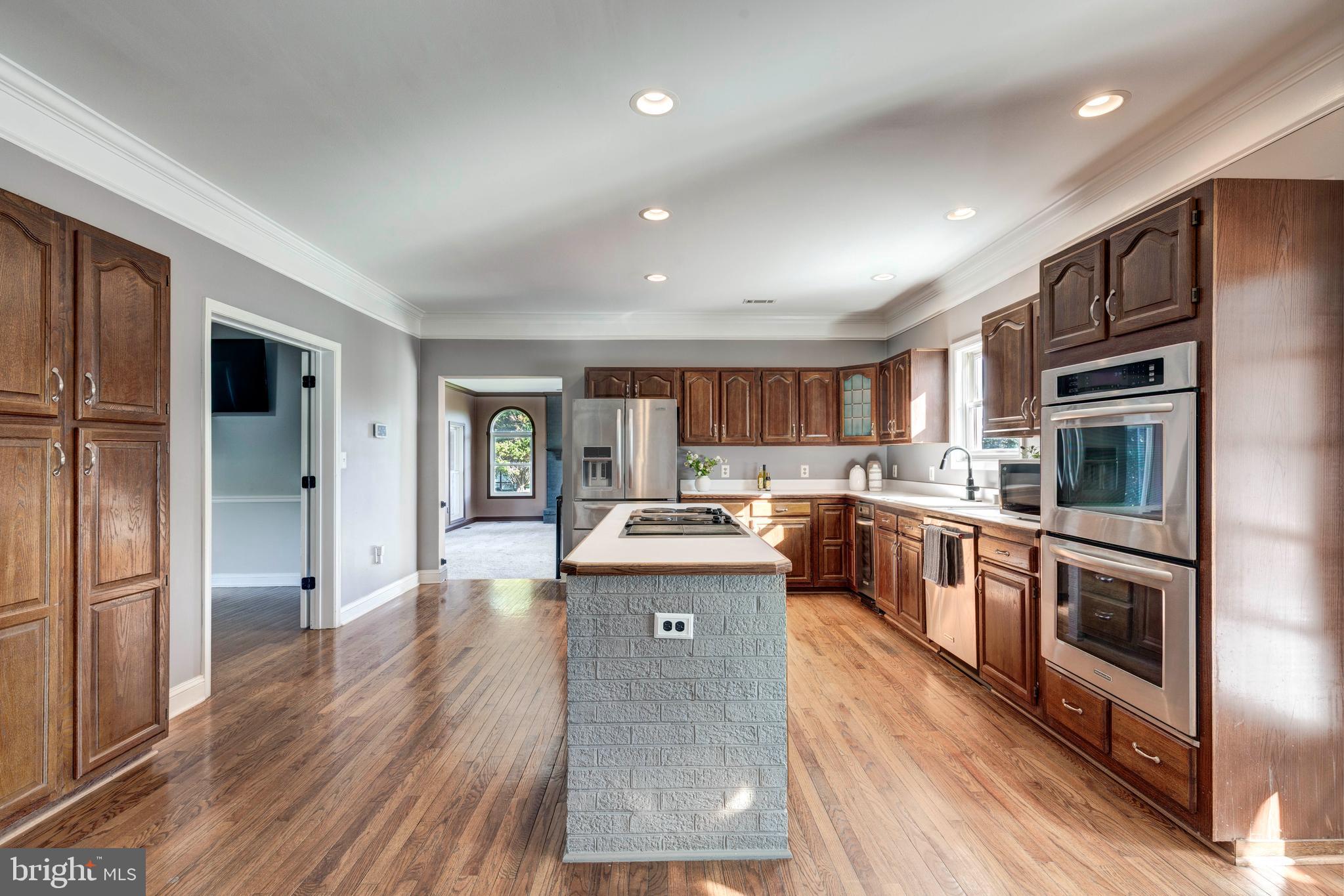 THOROBRED KNOLL - Residential