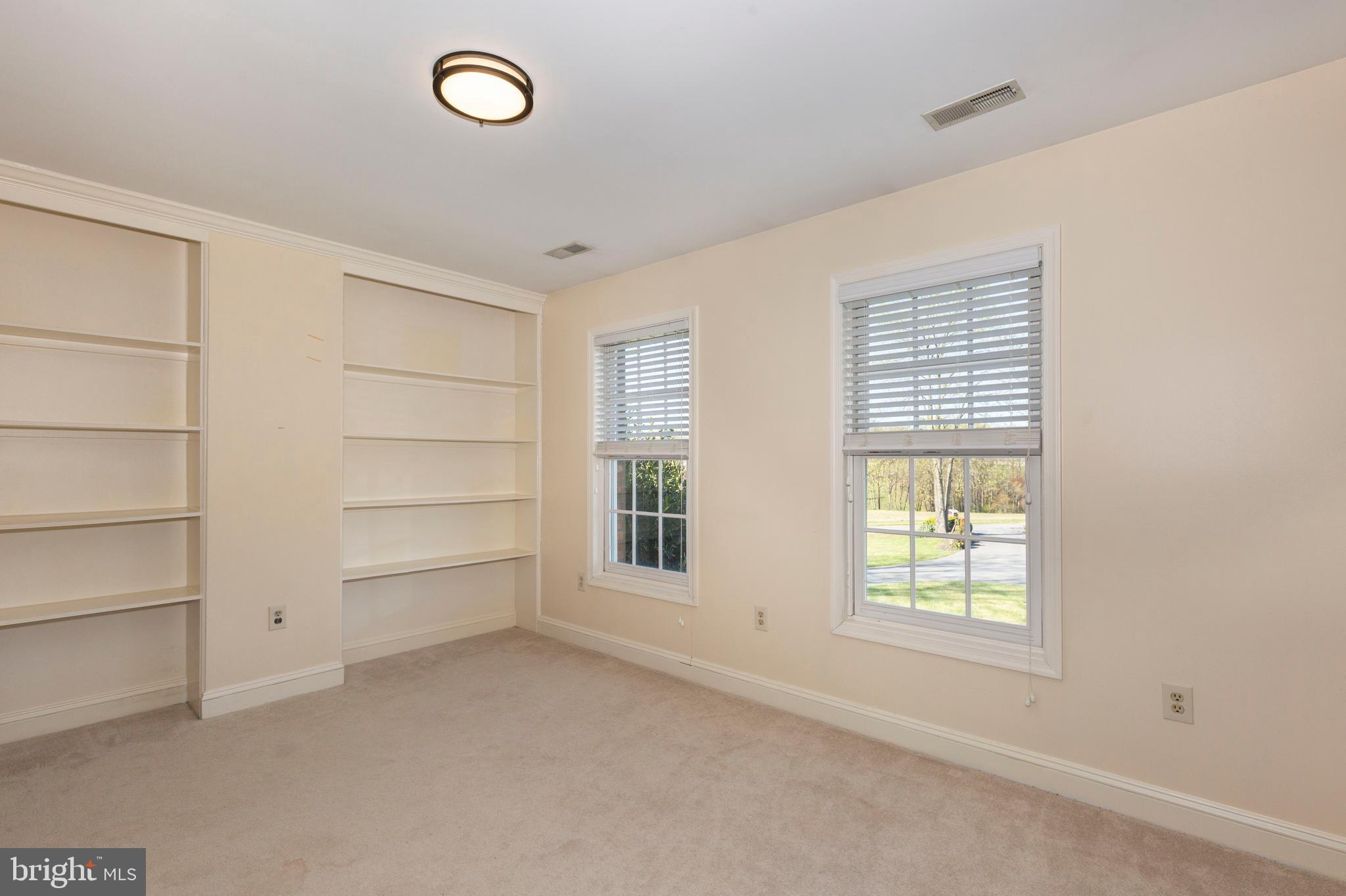 THOROBRED KNOLL - Residential