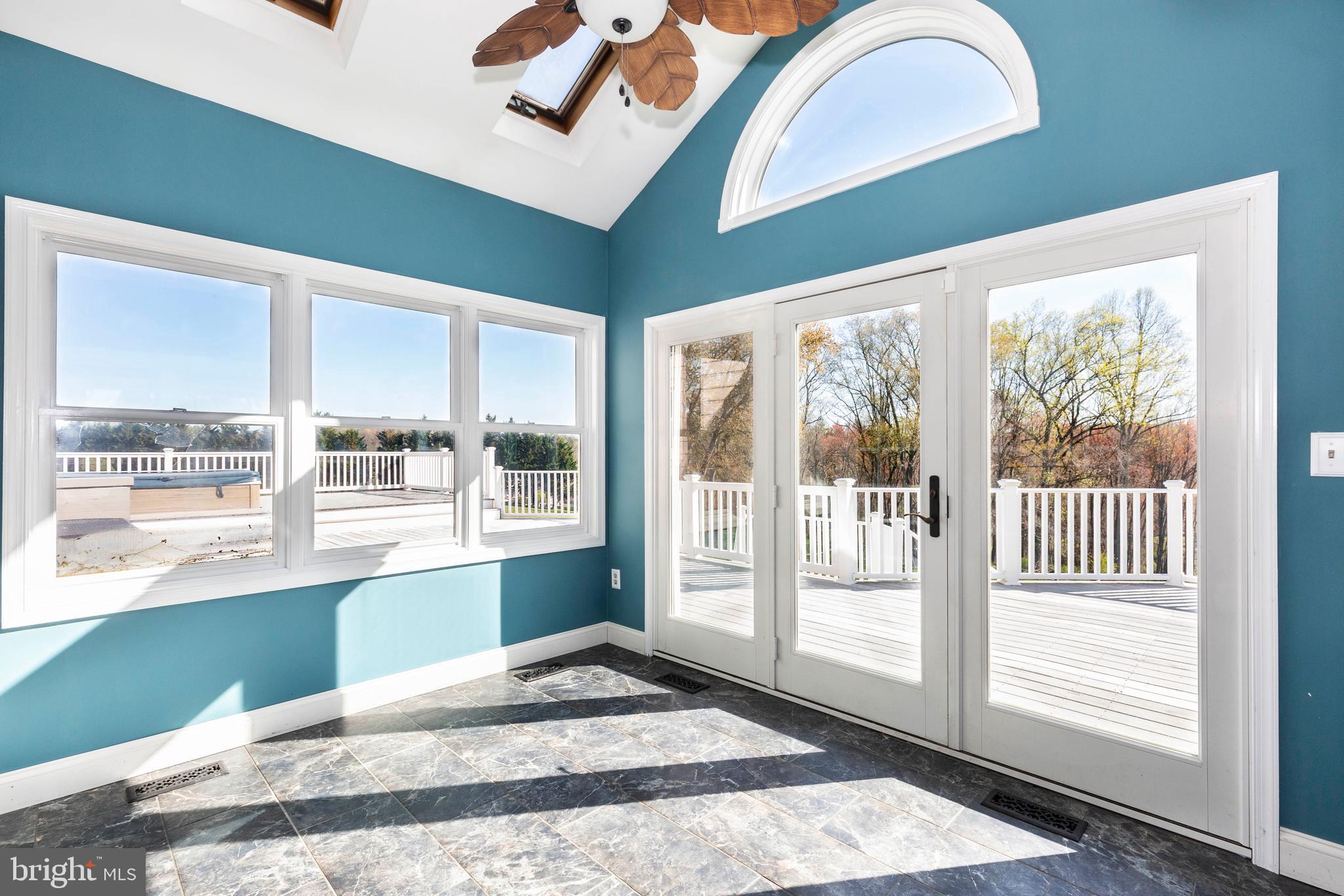 THOROBRED KNOLL - Residential