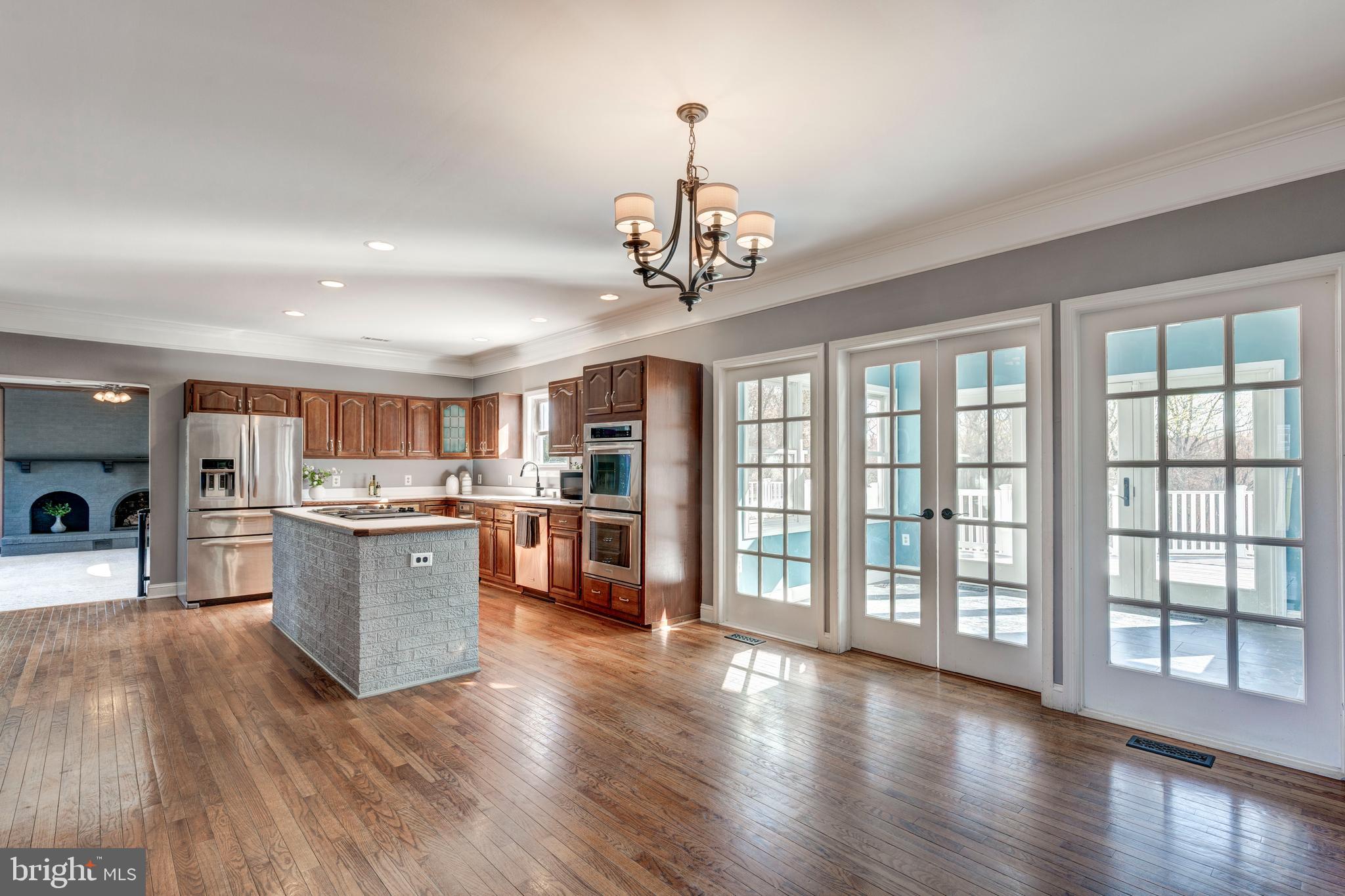 THOROBRED KNOLL - Residential