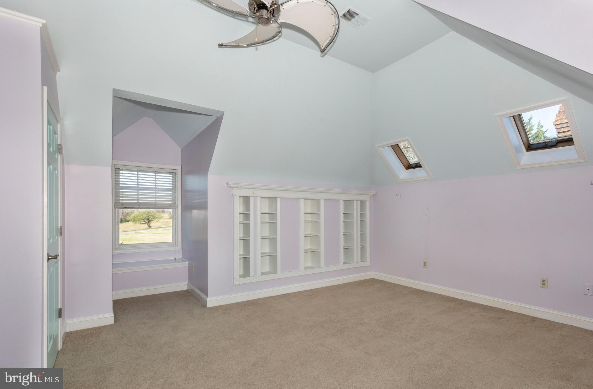 THOROBRED KNOLL - Residential