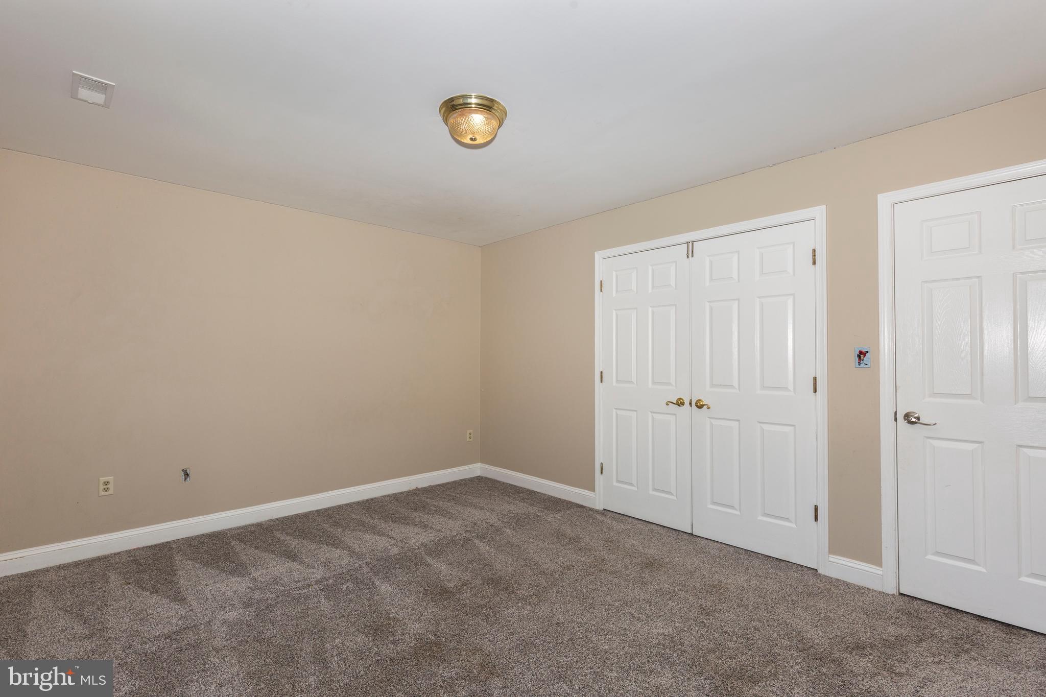 THOROBRED KNOLL - Residential