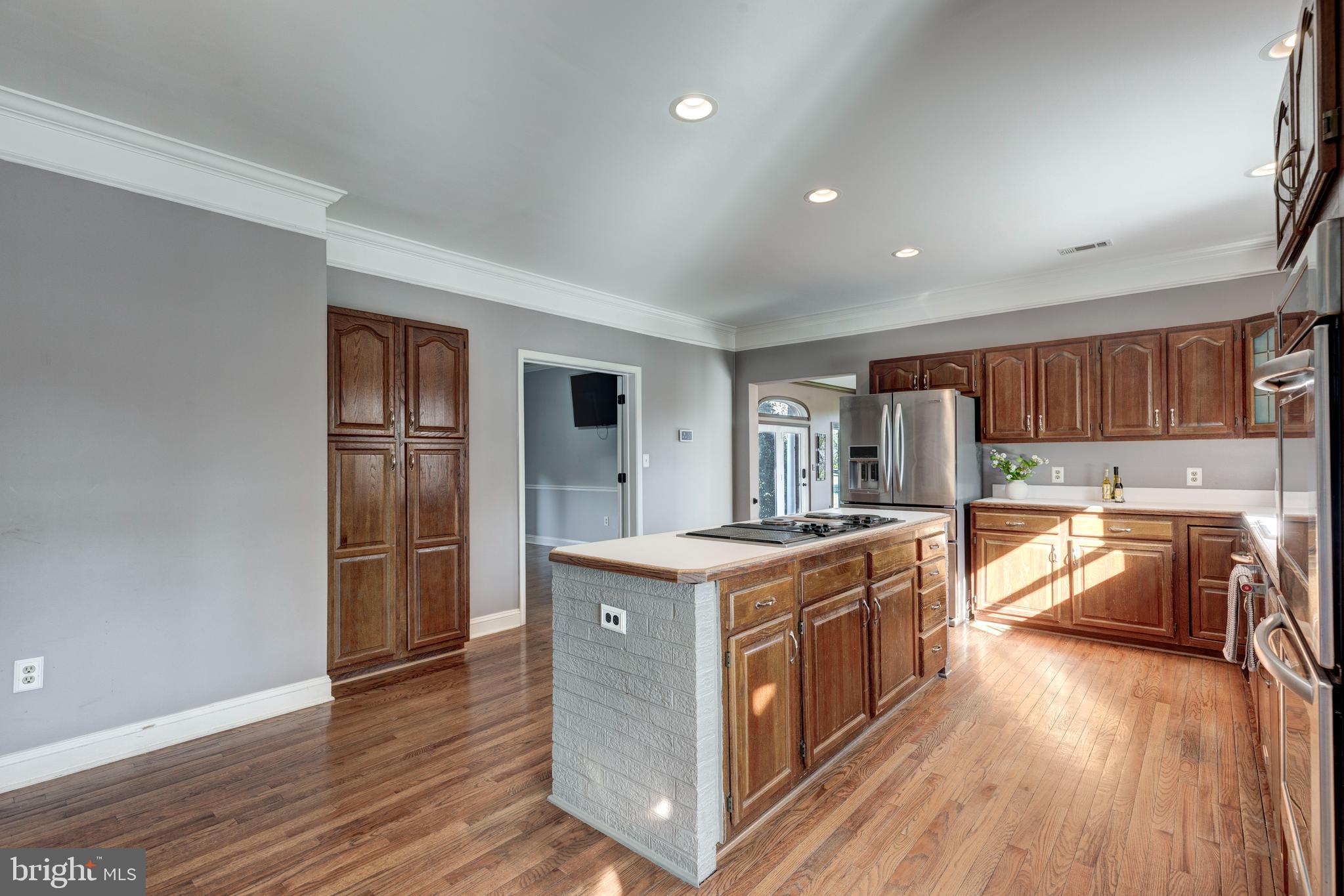 THOROBRED KNOLL - Residential