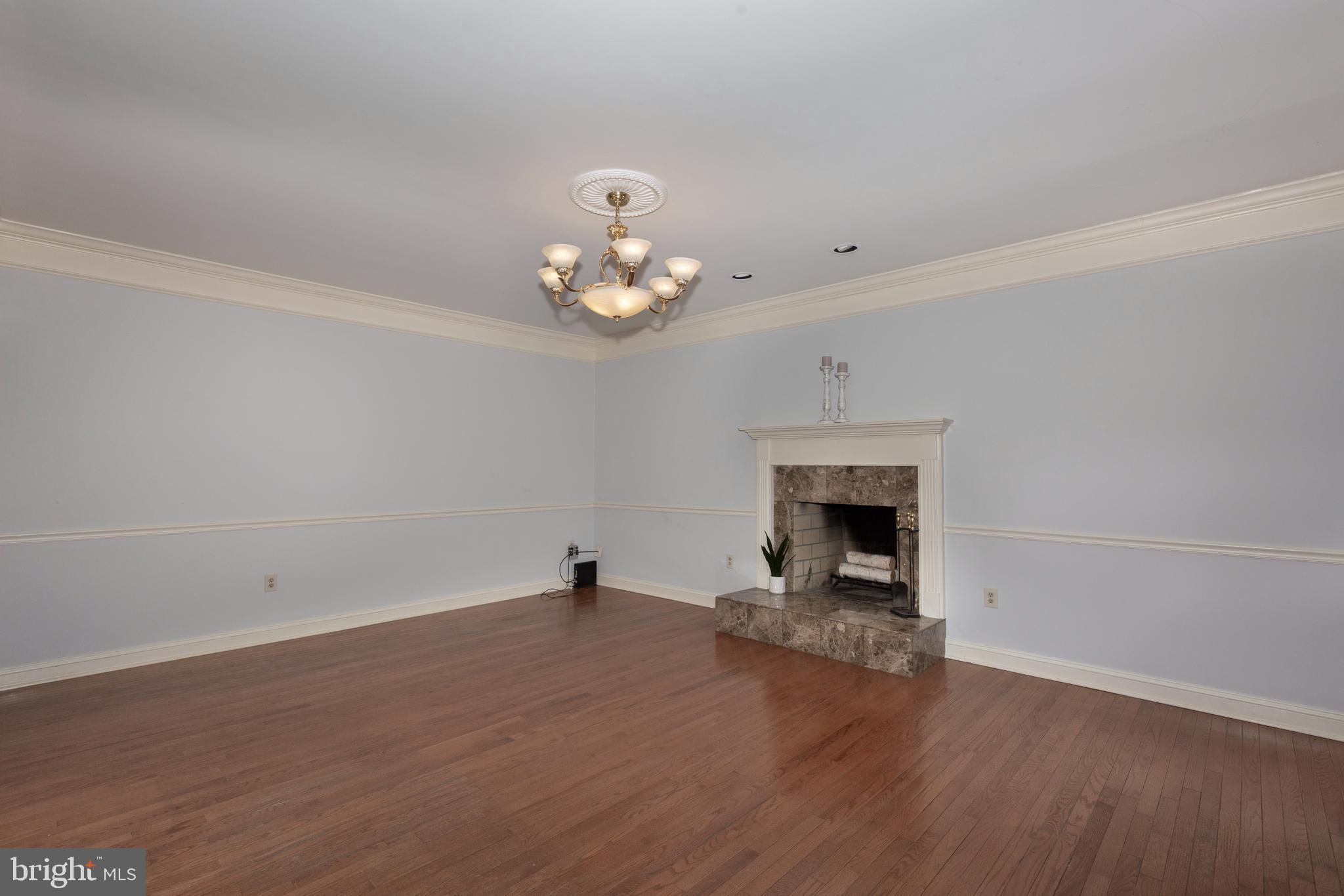 THOROBRED KNOLL - Residential