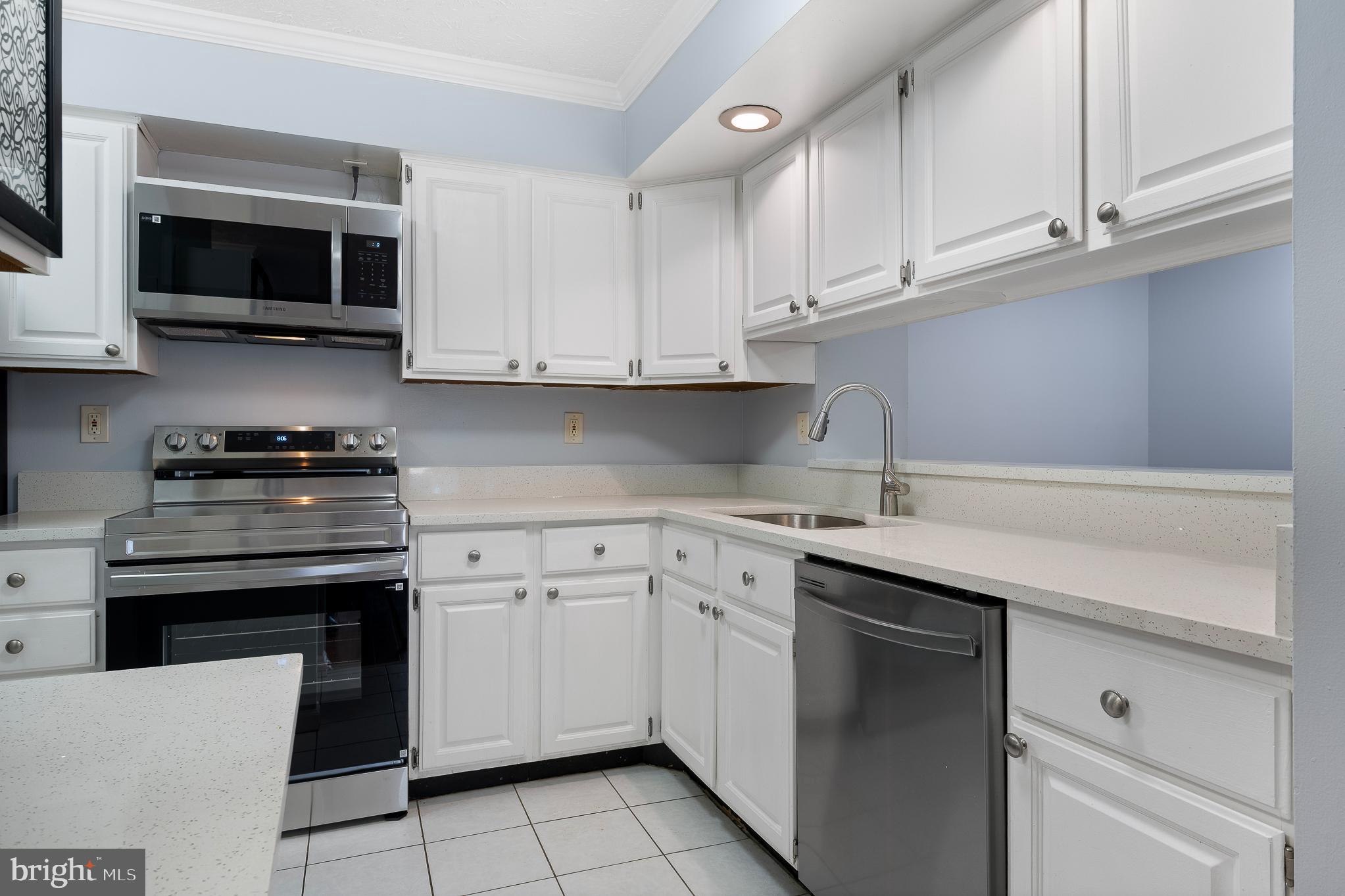 WATERS EDGE AT NORTH LAKE - Residential