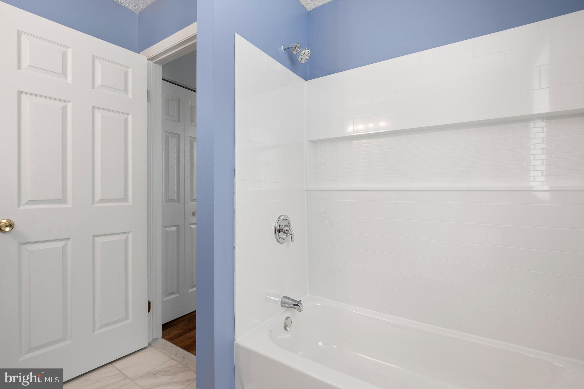 WATERS EDGE AT NORTH LAKE - Residential