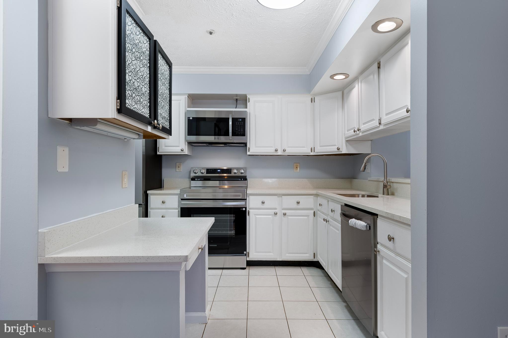 WATERS EDGE AT NORTH LAKE - Residential