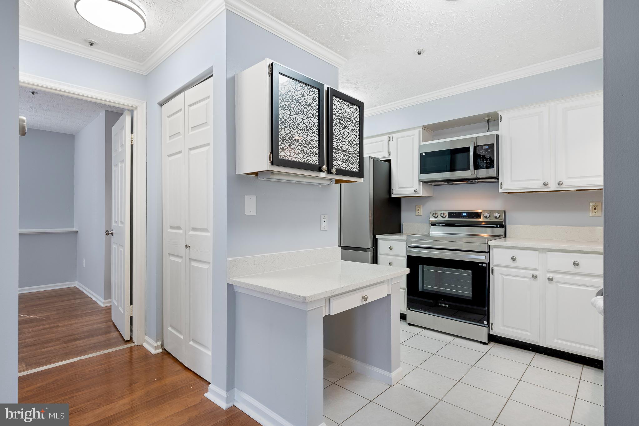 WATERS EDGE AT NORTH LAKE - Residential