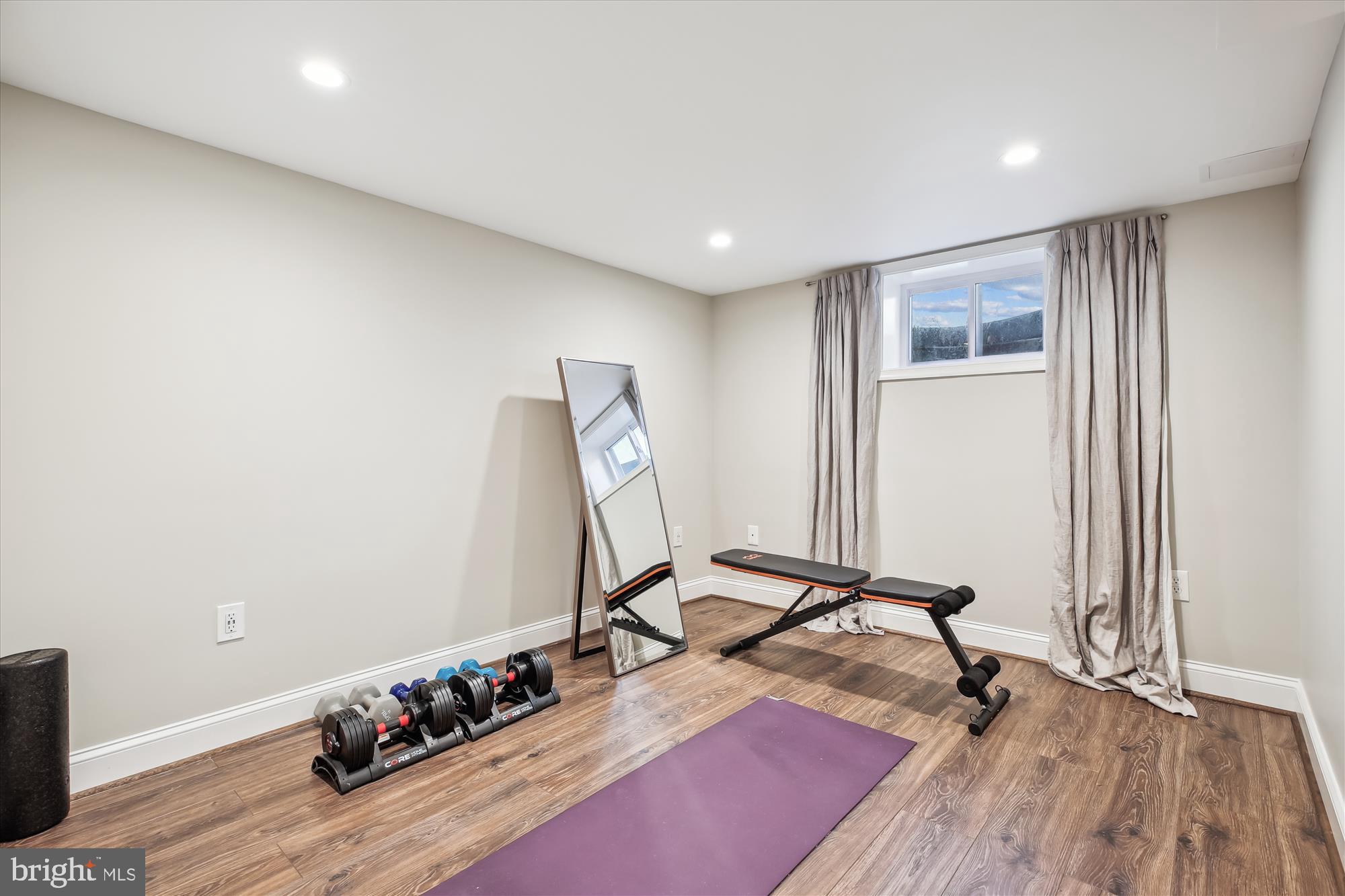 GLENBROOK KNOLLS - Residential Lease