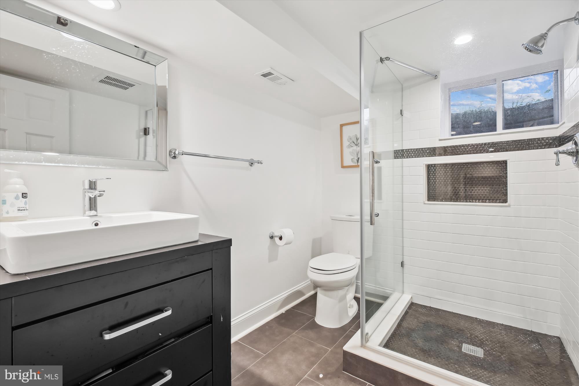 GLENBROOK KNOLLS - Residential Lease