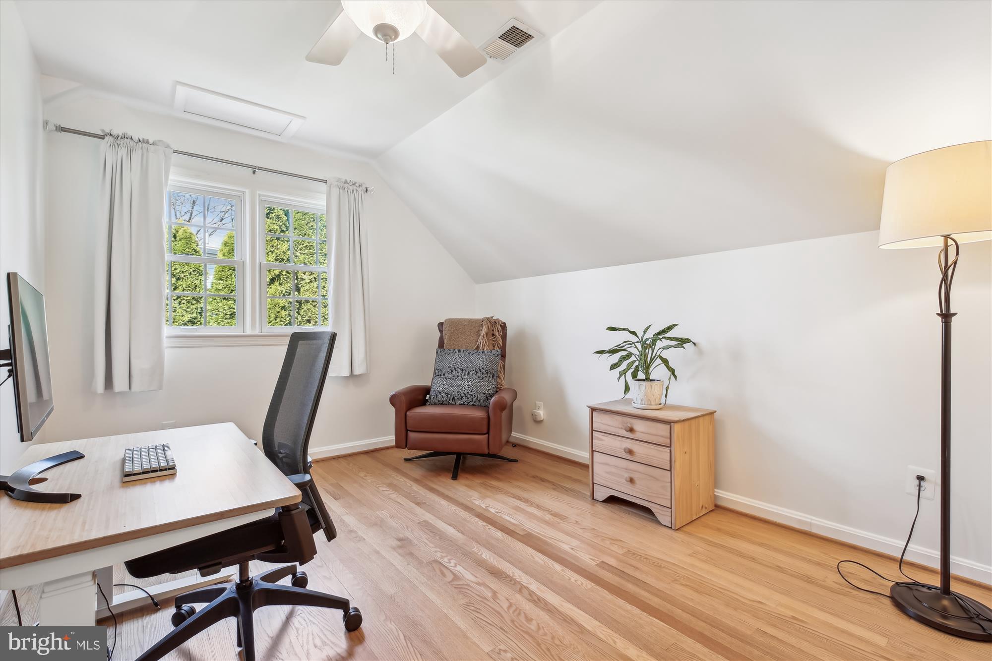 GLENBROOK KNOLLS - Residential Lease