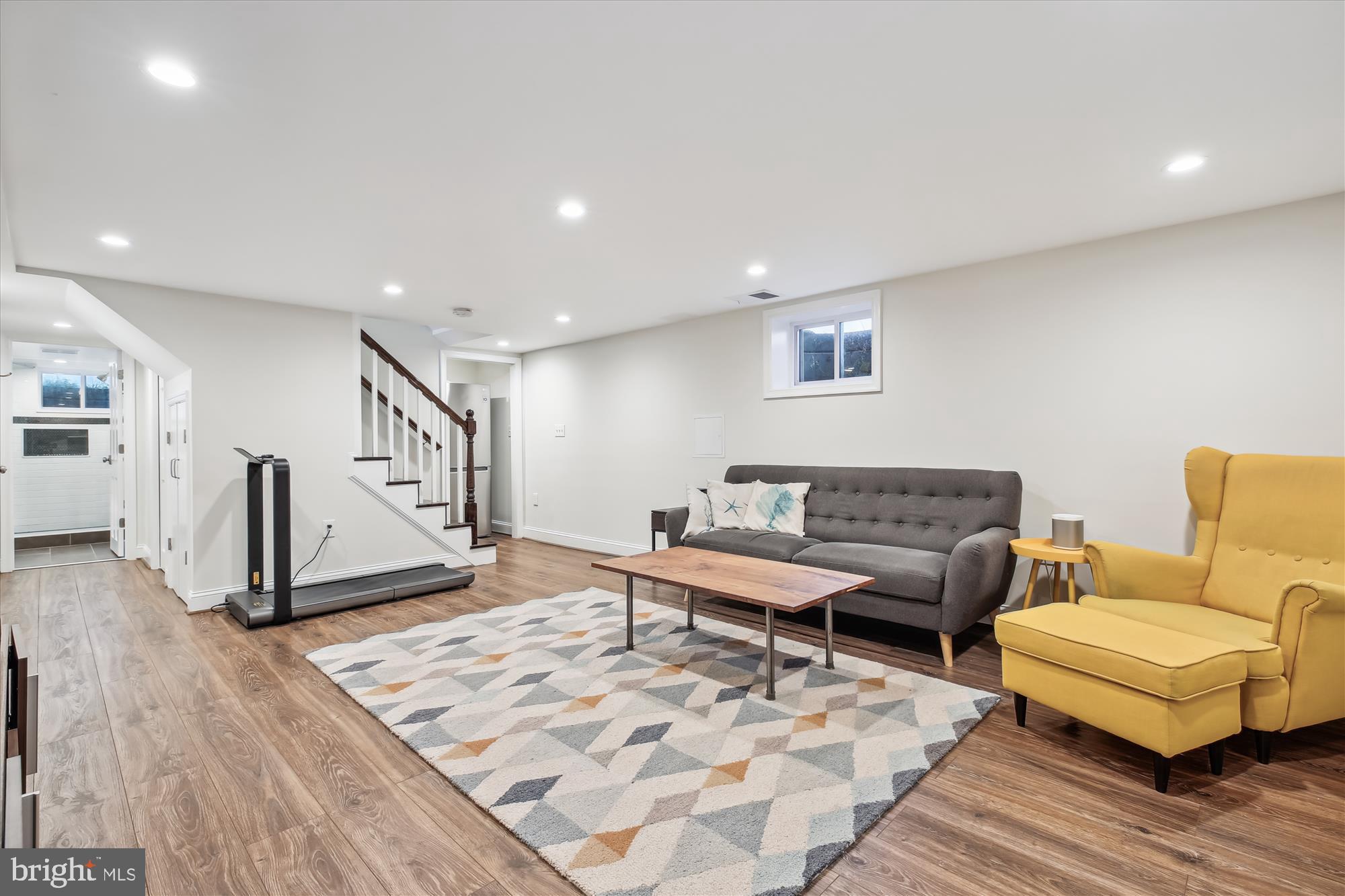 GLENBROOK KNOLLS - Residential Lease