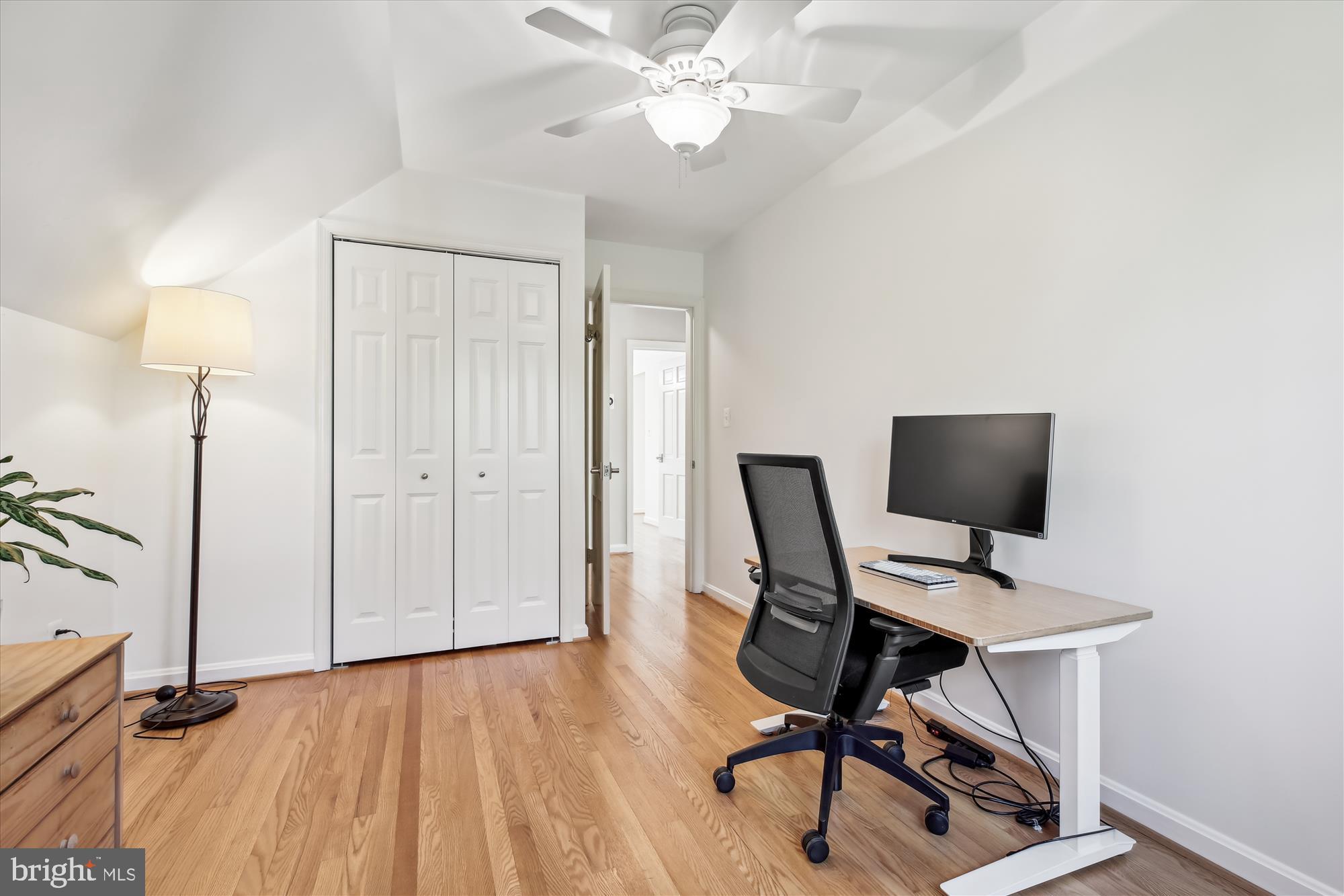 GLENBROOK KNOLLS - Residential Lease