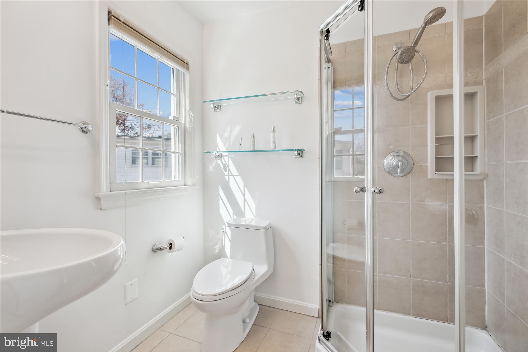 GLENBROOK KNOLLS - Residential Lease