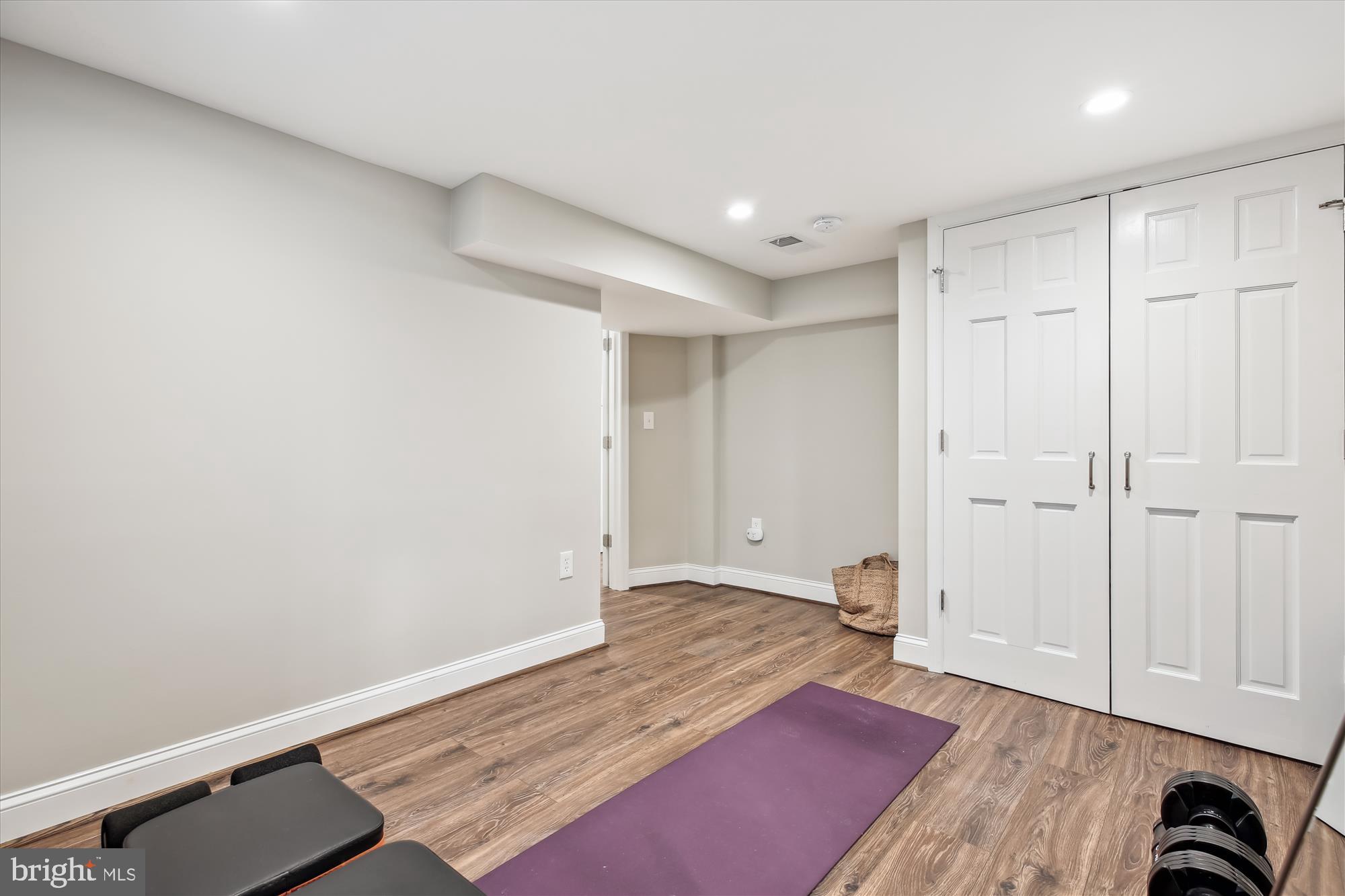 GLENBROOK KNOLLS - Residential Lease