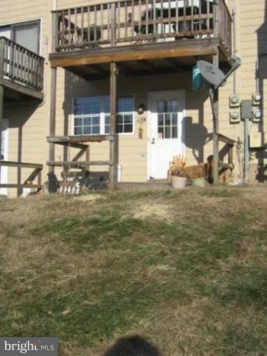 Apartment in Bolivar, affordable living with easy access to MARC commuter rail. Charming historic communities of Bolivar/Harpers Ferry. Front room with living and galley kitchen is 15 x 15, Bedroom 15 x 9. Full bath.