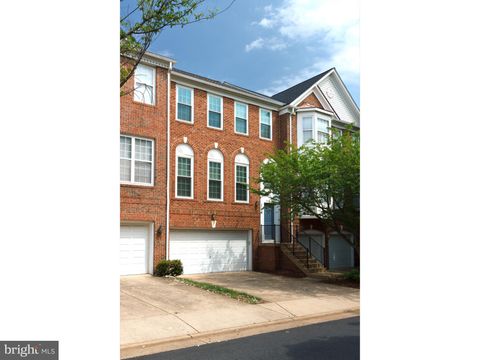 Photo of 2959 Hunters Branch Road, FAIRFAX, VA 22031 (MLS # VAFX2306460)