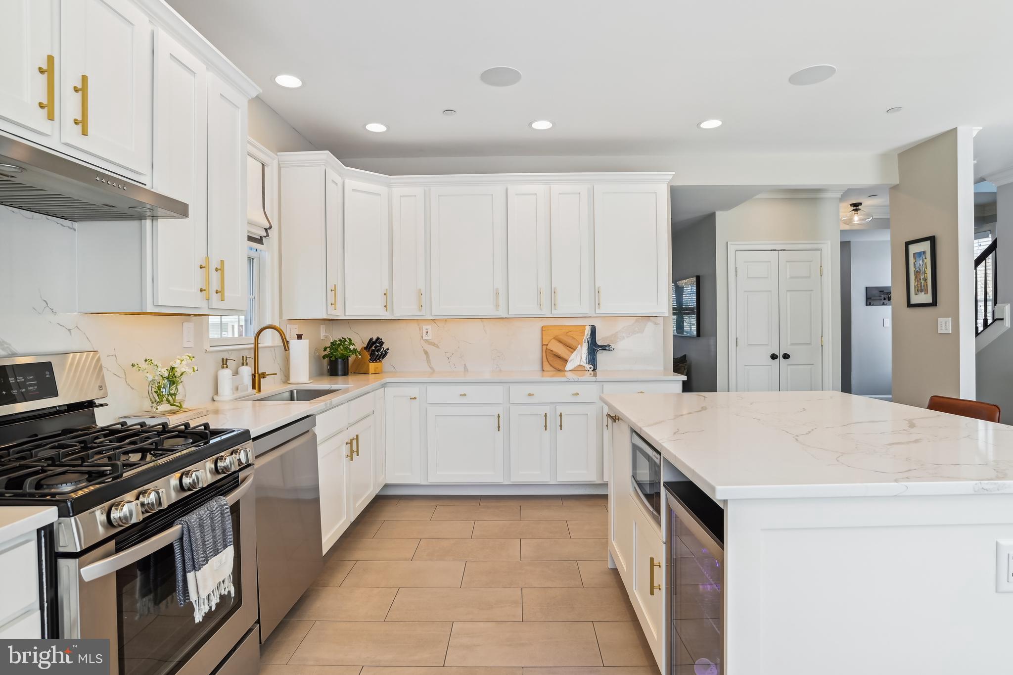 MURRAY HILL - Residential