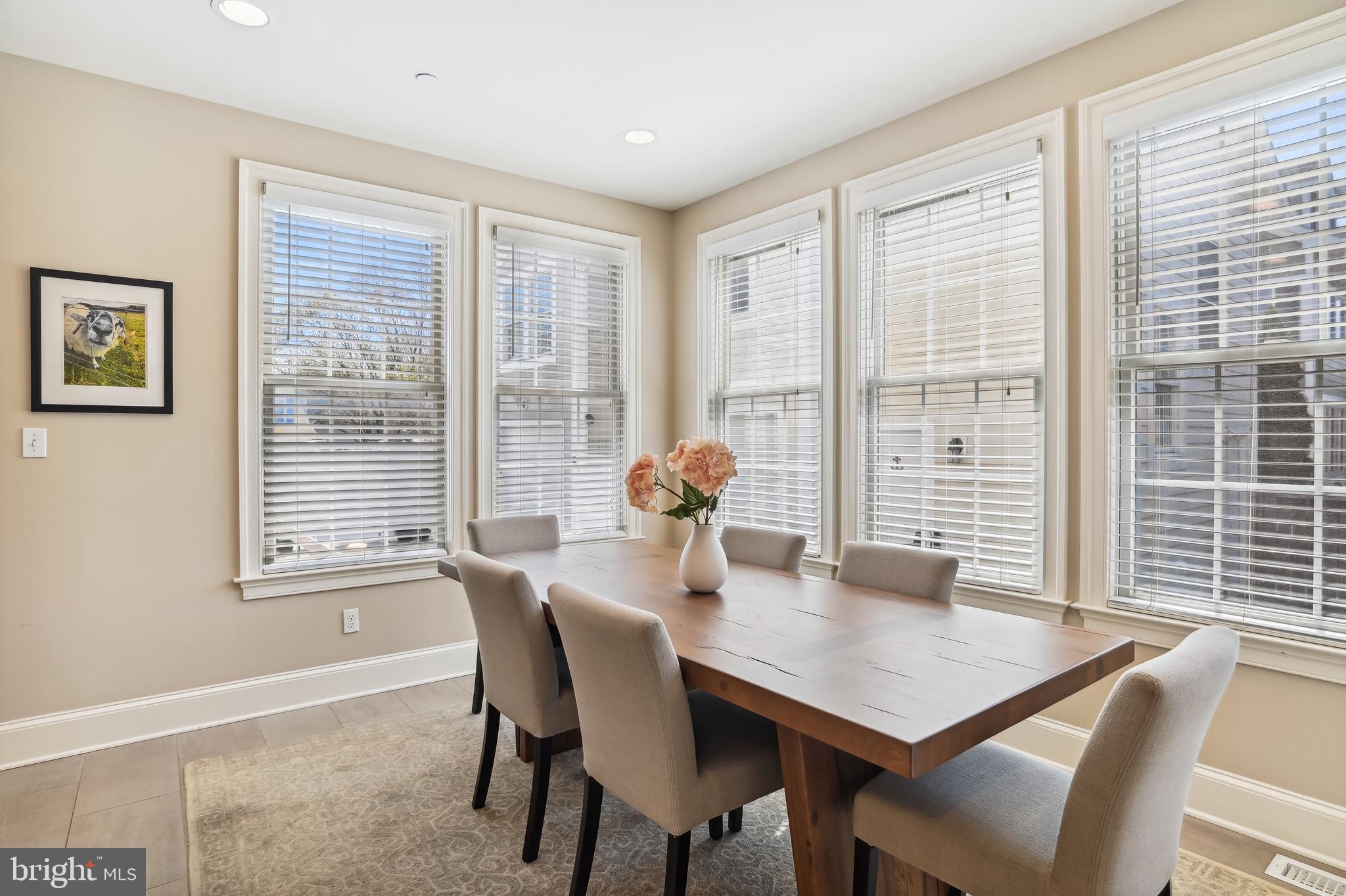 MURRAY HILL - Residential