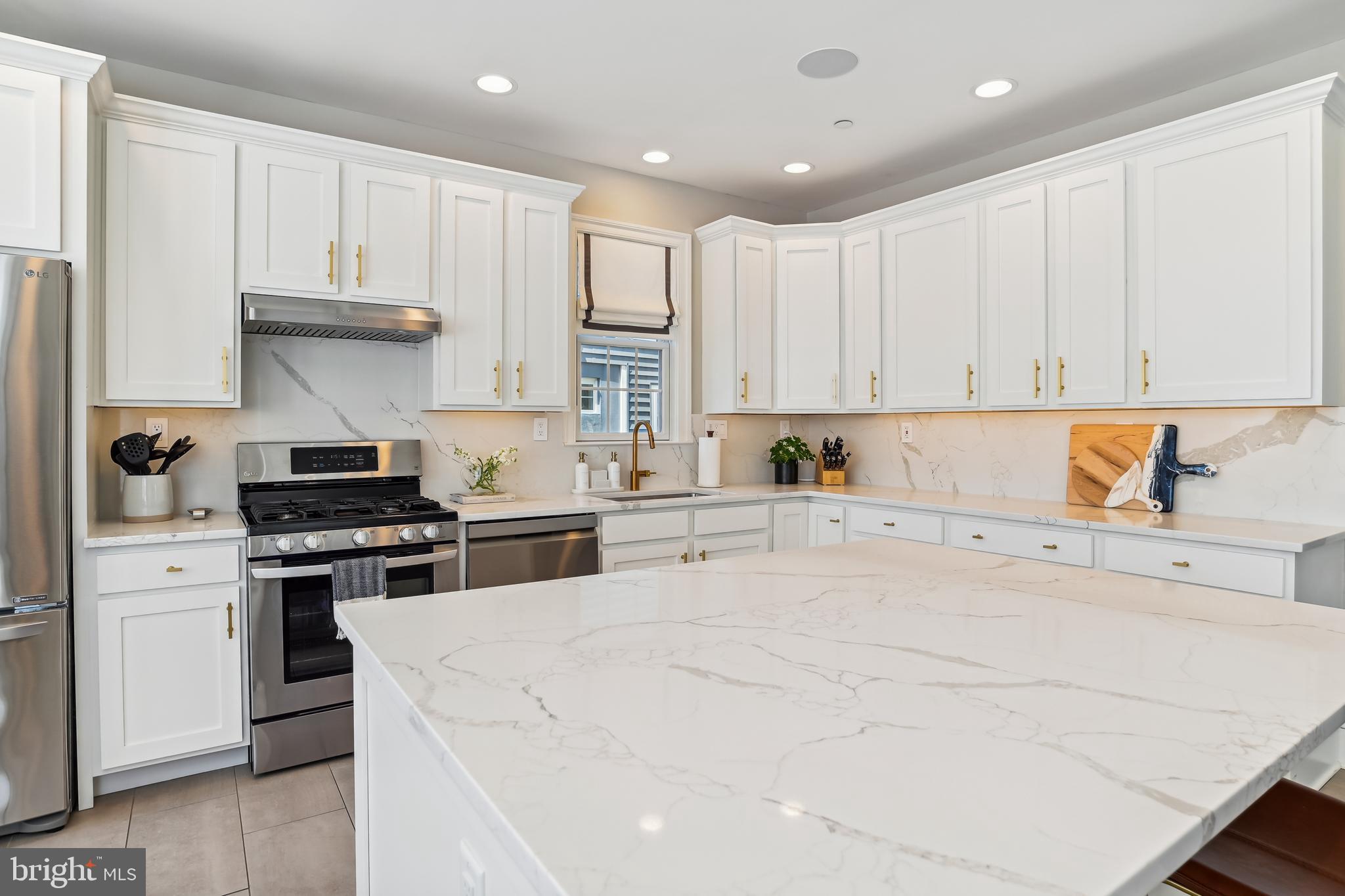 MURRAY HILL - Residential