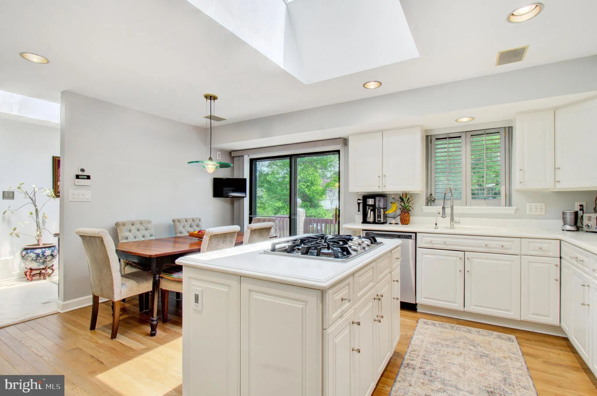 Oakton, Virginia 22124, United States, 4 Bedrooms Bedrooms, ,4 BathroomsBathrooms,Residential,Pending,137651