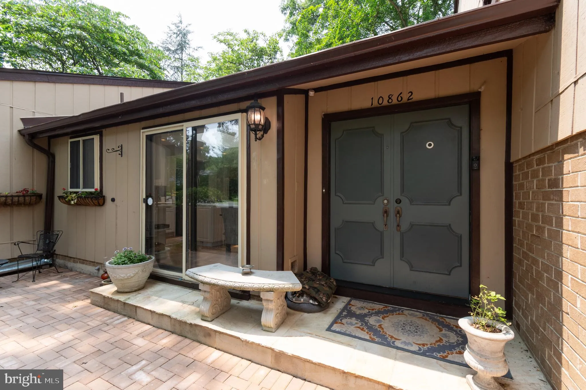 Oakton, Virginia 22124, United States, 4 Bedrooms Bedrooms, ,4 BathroomsBathrooms,Residential,Pending,137651