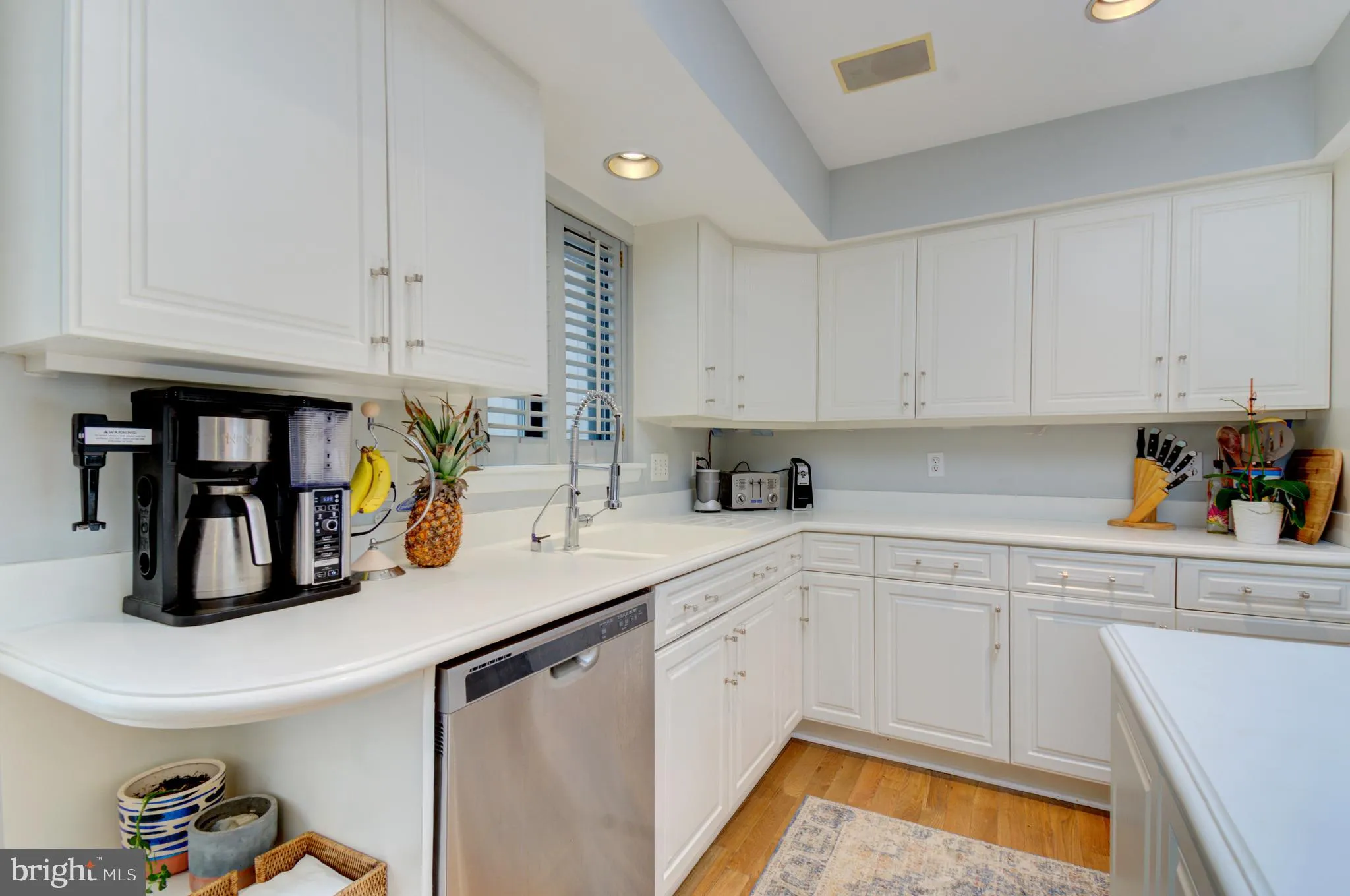 Oakton, Virginia 22124, United States, 4 Bedrooms Bedrooms, ,4 BathroomsBathrooms,Residential,Pending,137651