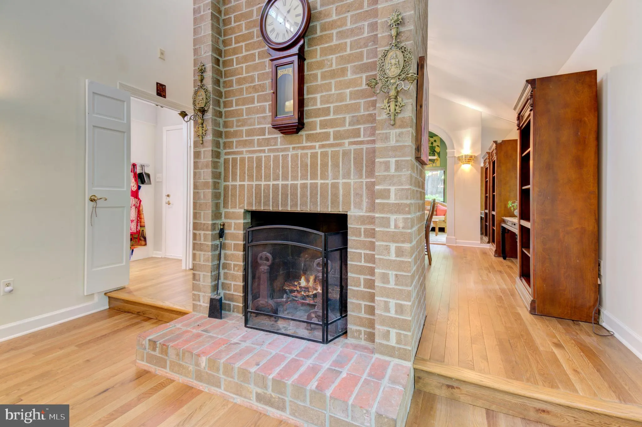 Oakton, Virginia 22124, United States, 4 Bedrooms Bedrooms, ,4 BathroomsBathrooms,Residential,Pending,137651