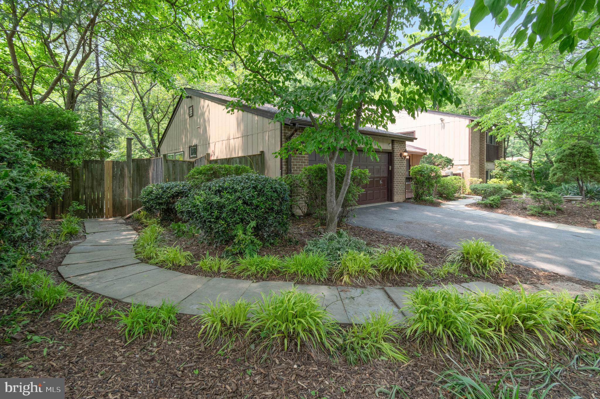 10862 MEADOWLAND DRIVE