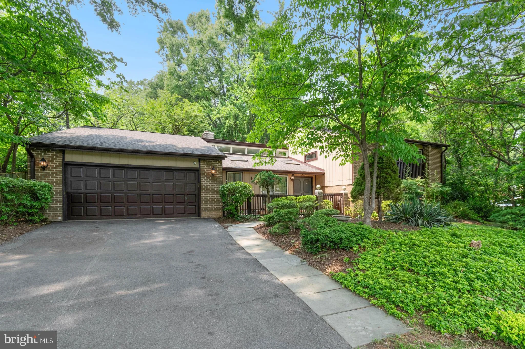 Oakton, Virginia 22124, United States, 4 Bedrooms Bedrooms, ,4 BathroomsBathrooms,Residential,Pending,137651