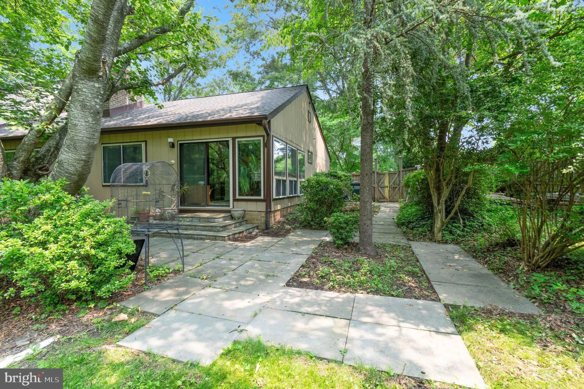 Oakton, Virginia 22124, United States, 4 Bedrooms Bedrooms, ,4 BathroomsBathrooms,Residential,Pending,137651