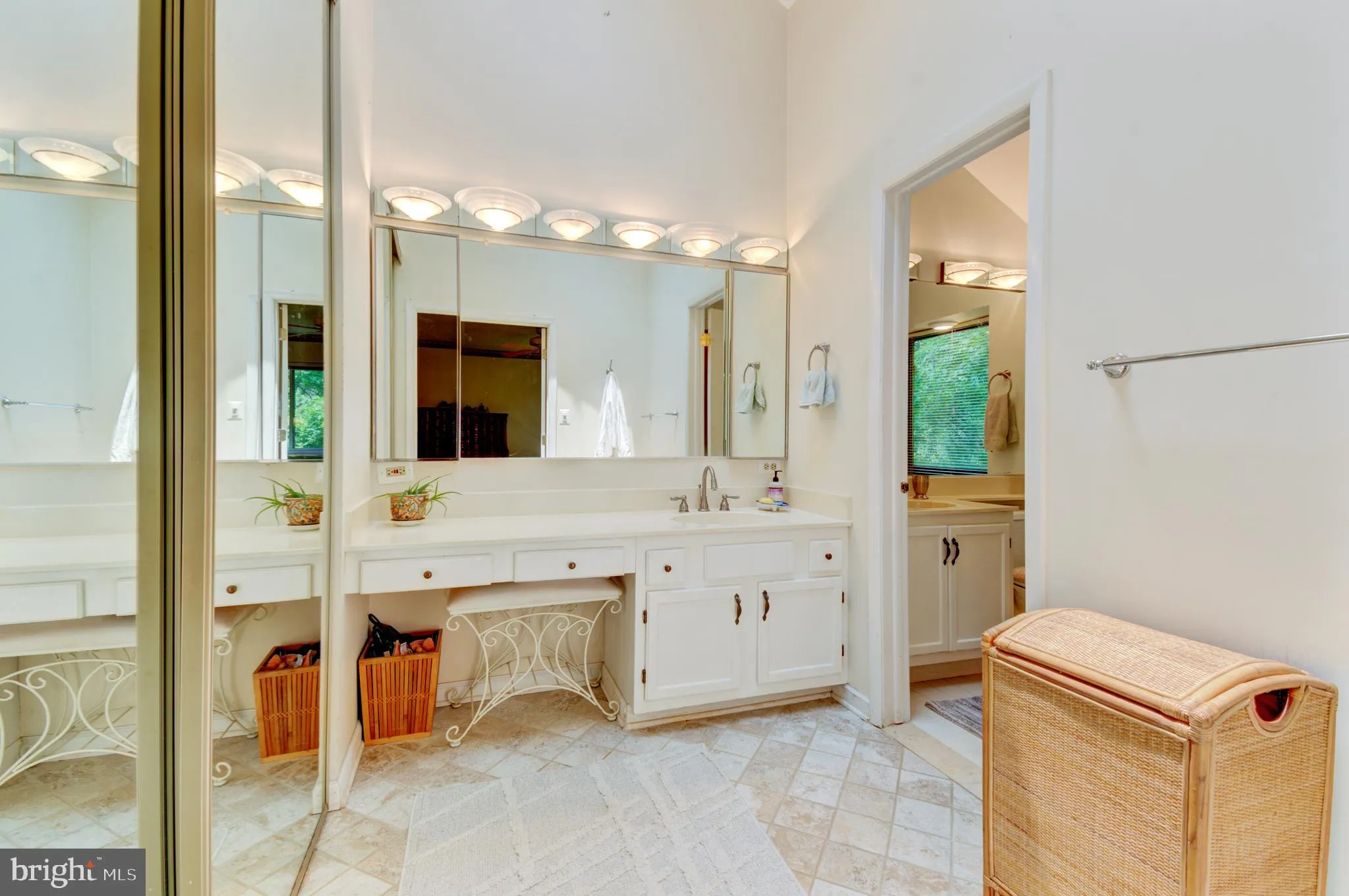 Oakton, Virginia 22124, United States, 4 Bedrooms Bedrooms, ,4 BathroomsBathrooms,Residential,Pending,137651