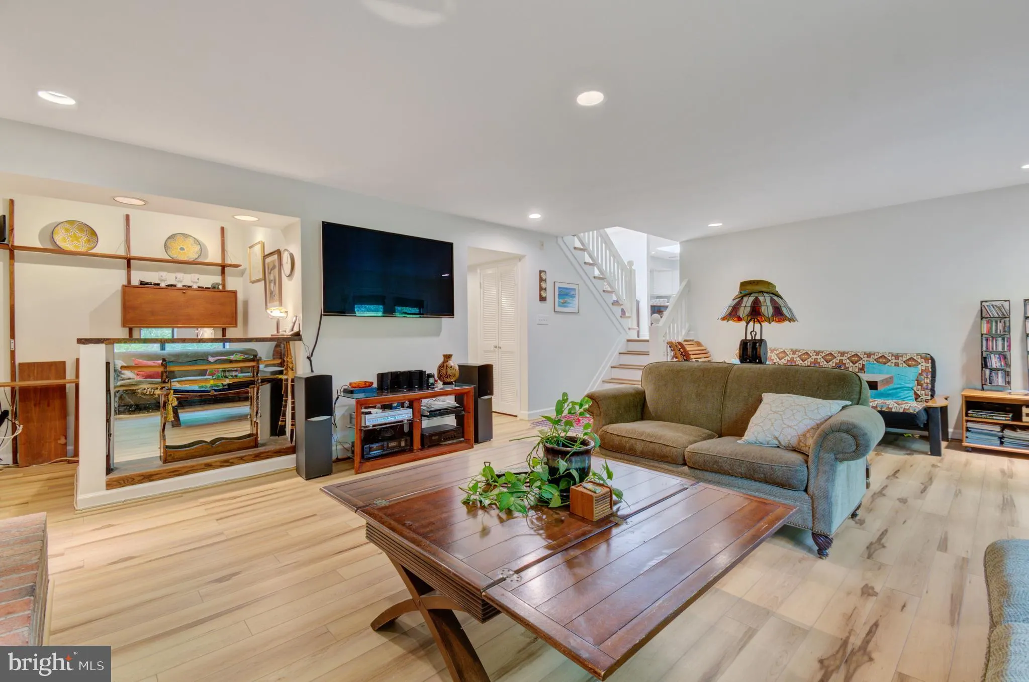 Oakton, Virginia 22124, United States, 4 Bedrooms Bedrooms, ,4 BathroomsBathrooms,Residential,Pending,137651