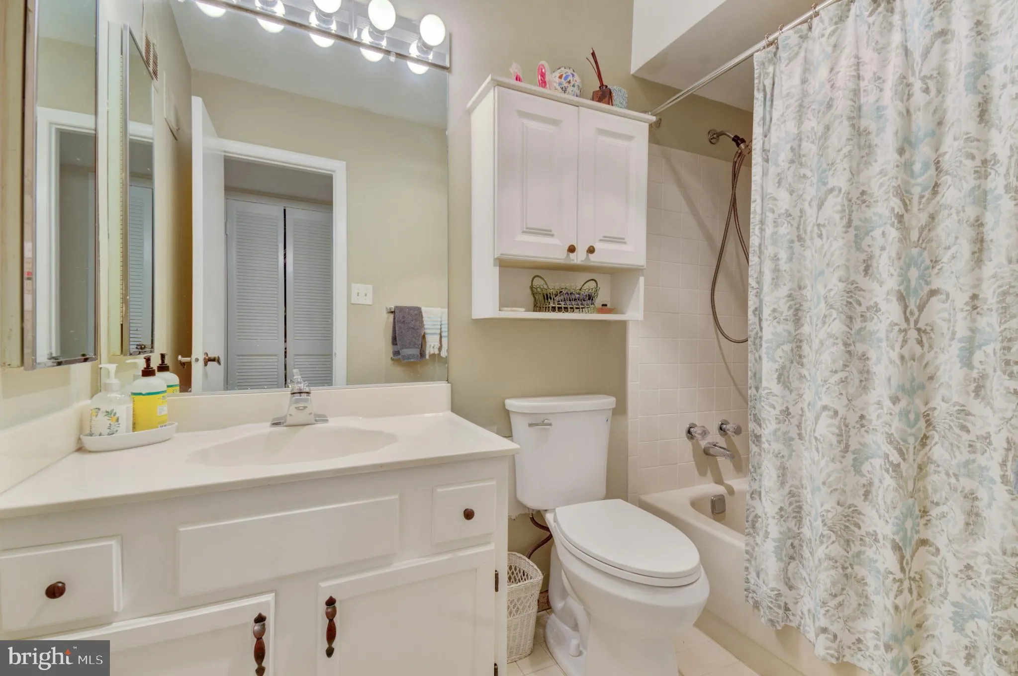 Oakton, Virginia 22124, United States, 4 Bedrooms Bedrooms, ,4 BathroomsBathrooms,Residential,Pending,137651