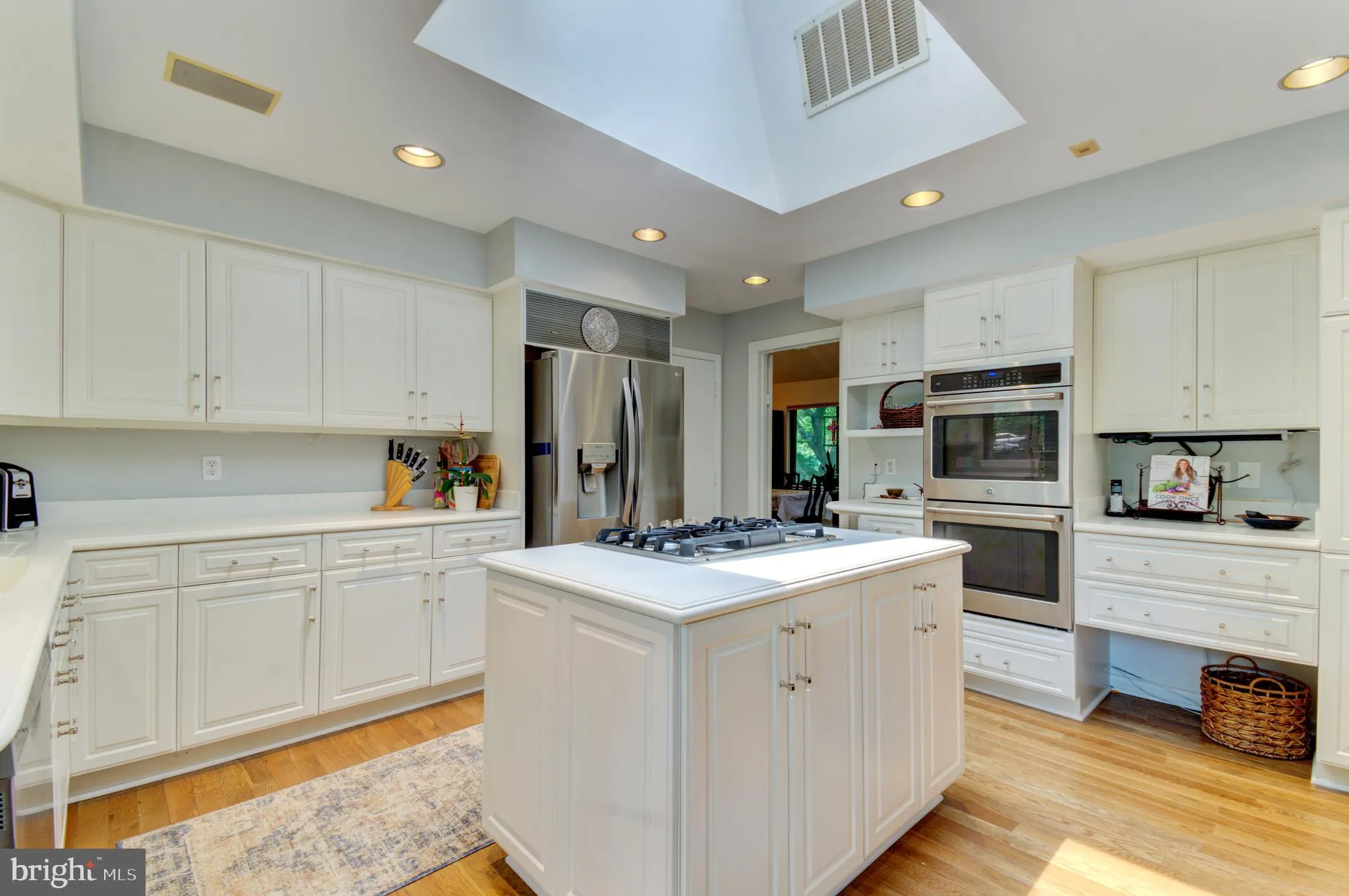 Oakton, Virginia 22124, United States, 4 Bedrooms Bedrooms, ,4 BathroomsBathrooms,Residential,Pending,137651