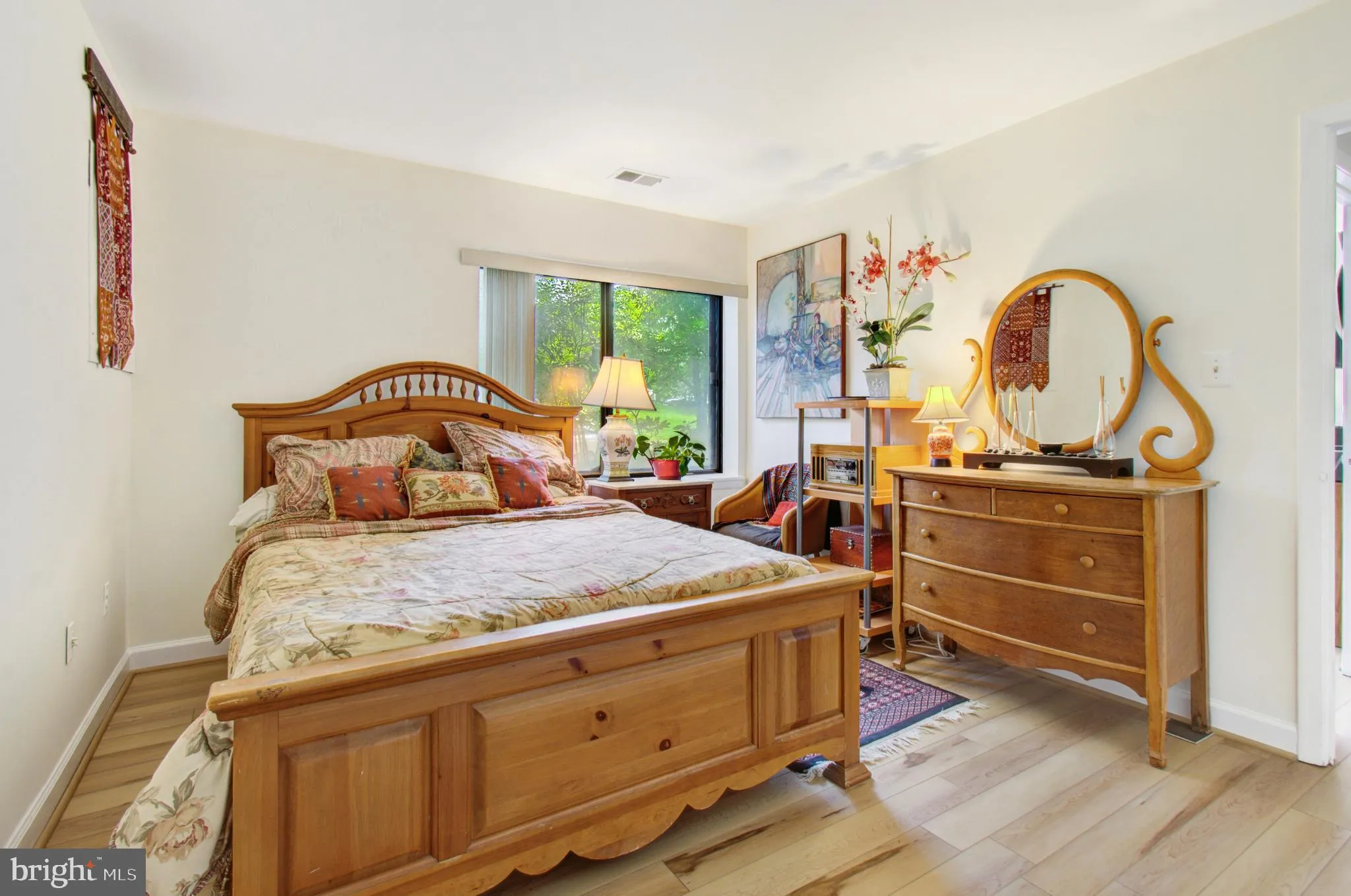 Oakton, Virginia 22124, United States, 4 Bedrooms Bedrooms, ,4 BathroomsBathrooms,Residential,Pending,137651