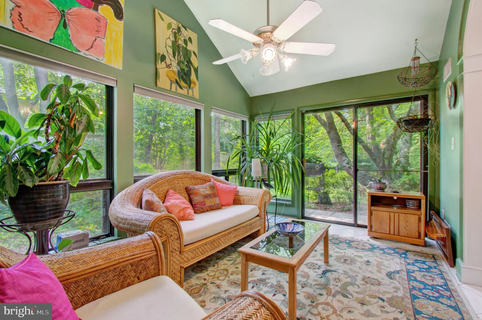 Oakton, Virginia 22124, United States, 4 Bedrooms Bedrooms, ,4 BathroomsBathrooms,Residential,Pending,137651