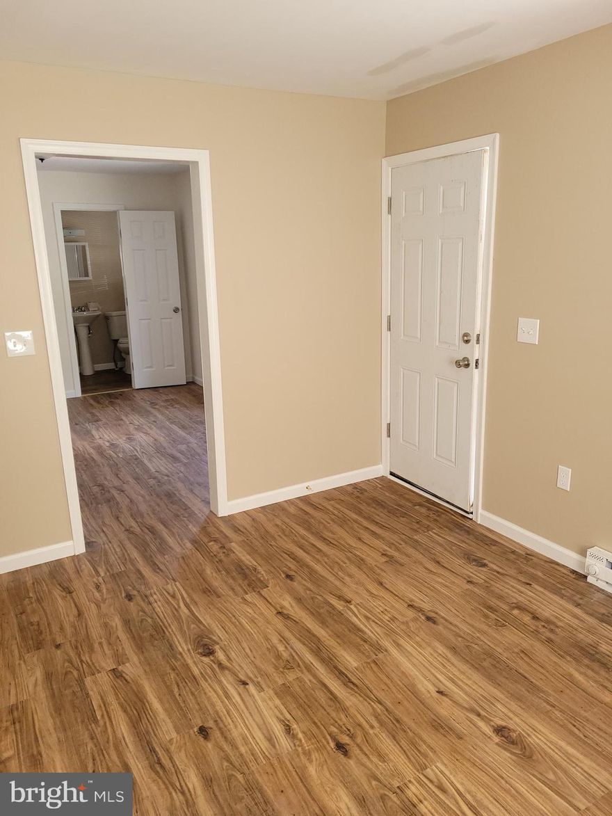 NO PETS......NO PETS....NO SMOKERS...COMPLETELY REMOLDED LESS THAN TWO YEARS. EFFINCENCY APARTMENT. SELLER PAYS WATER, SEWER AND TRASH.  NO SMOKERS AND NO NO PETS....