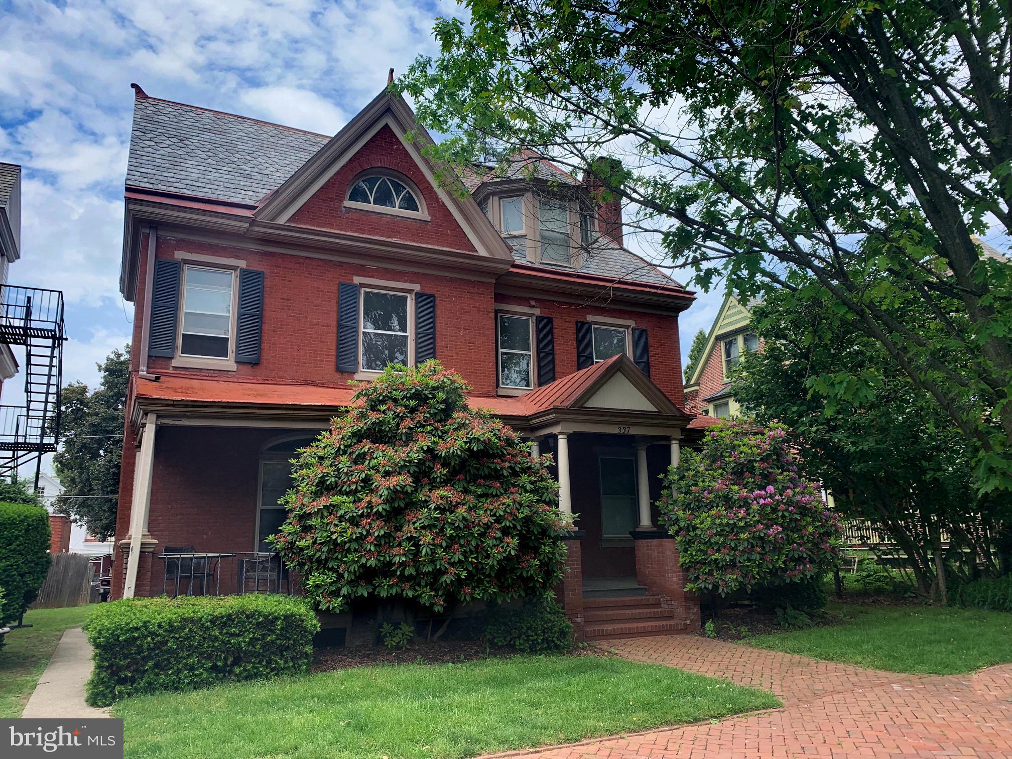 Welcome to 337 W Union Street - A well-maintained, 1st-floor, large one bedroom apartment located just minutes away from Downtown West Chester Borough and just steps away from the beautiful Everhart Park. Home to many retail shops, award-winning restaurants & cafes all withing walking distance to this charming apartment. This one-bedroom apartment comes with hard-wood floors throughout, 8ft ceilings, abundant natural light, all utilities included, and (1) off-street parking space. Tenant is responsible for their own Cable / Internet.
Common washer / dryer available for Tenants with coin operation. Pets are considered on a case by case basis. Not a student rental.
Quiet neighborhood - beautiful building with common area entrance. Apartment is located on the 1st Floor.
