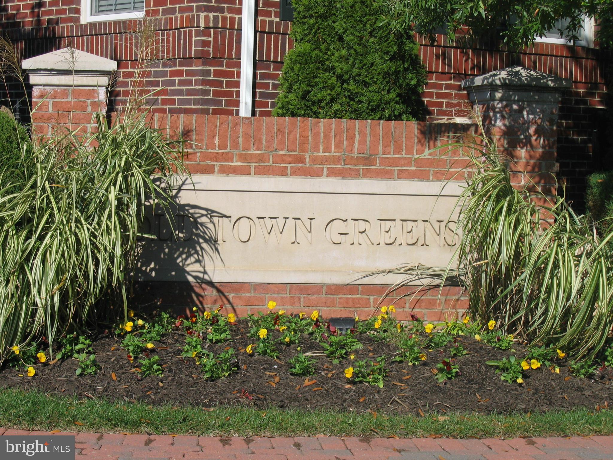 OLD TOWN GREENS - Residential Lease