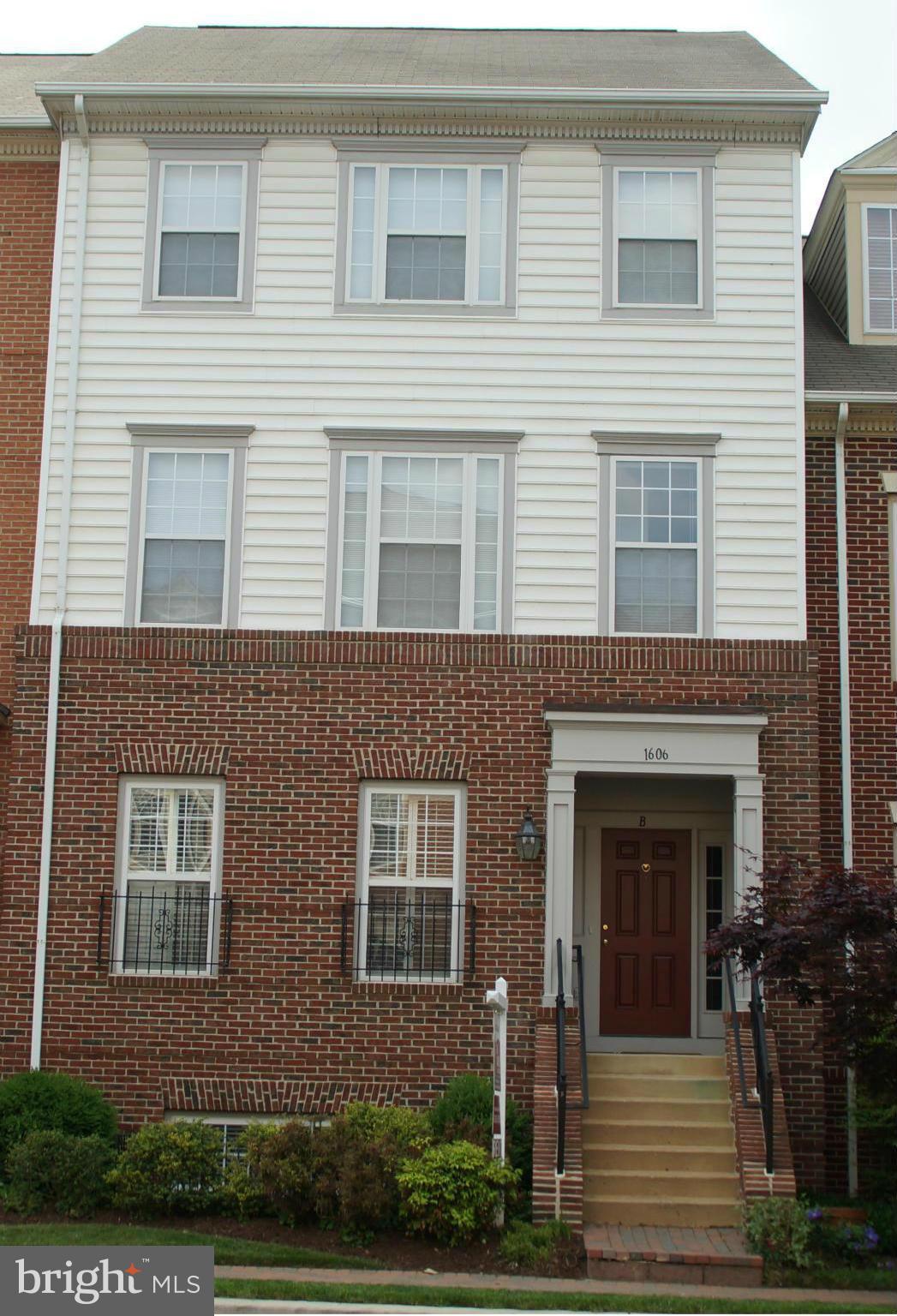 OLD TOWN GREENS - Residential Lease