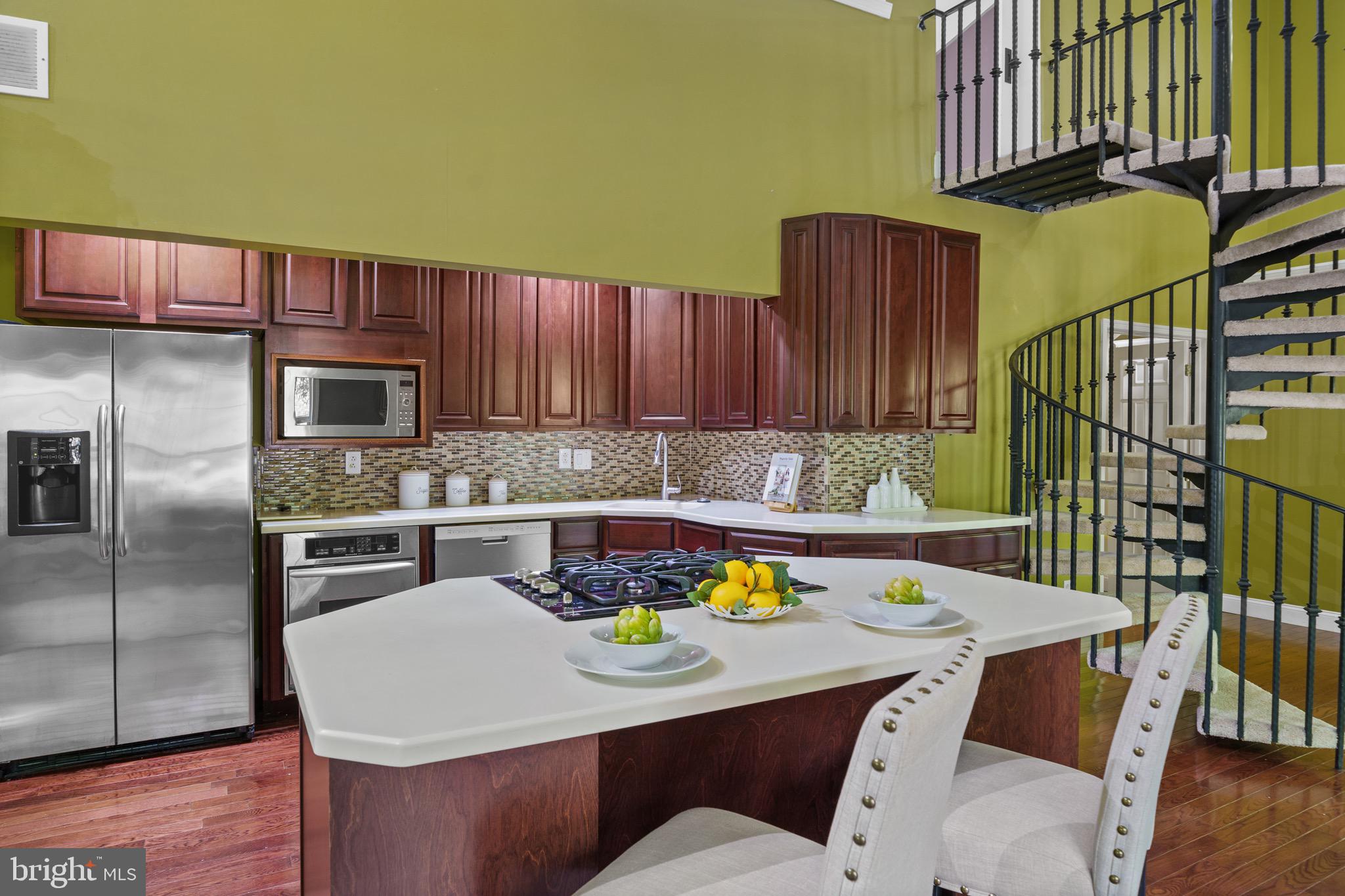 GOLDEN BEACH - Residential