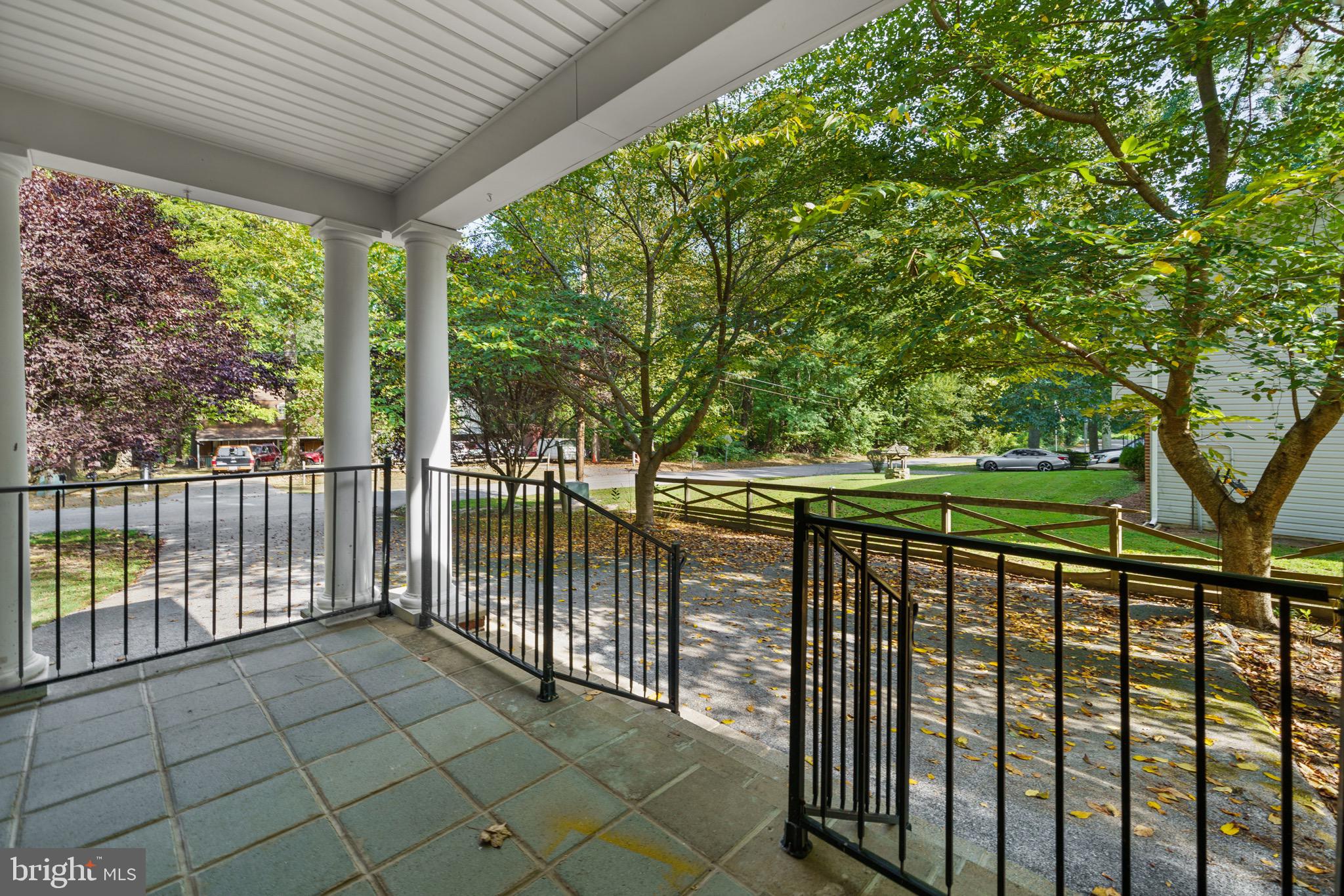 GOLDEN BEACH - Residential