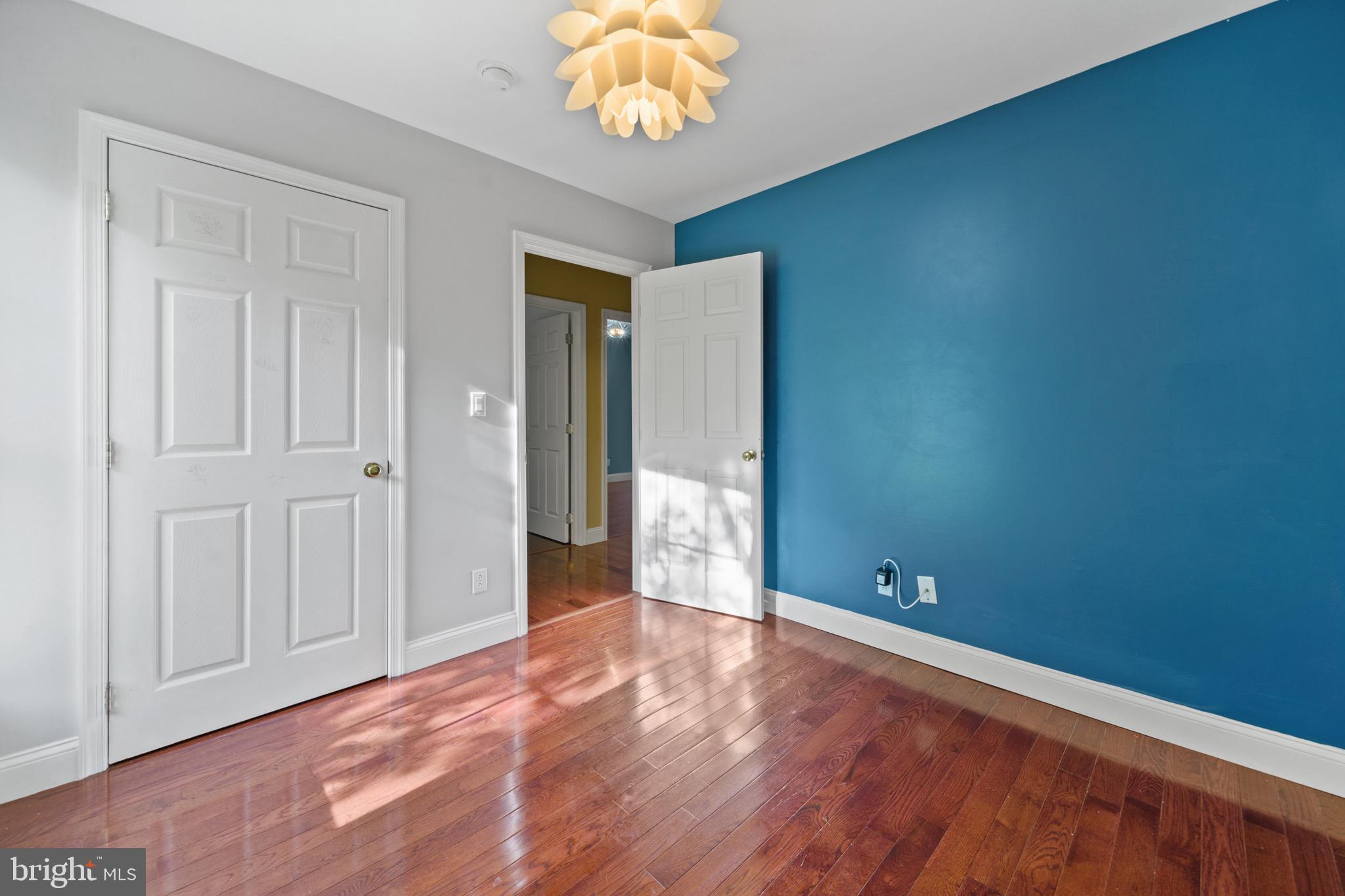 GOLDEN BEACH - Residential