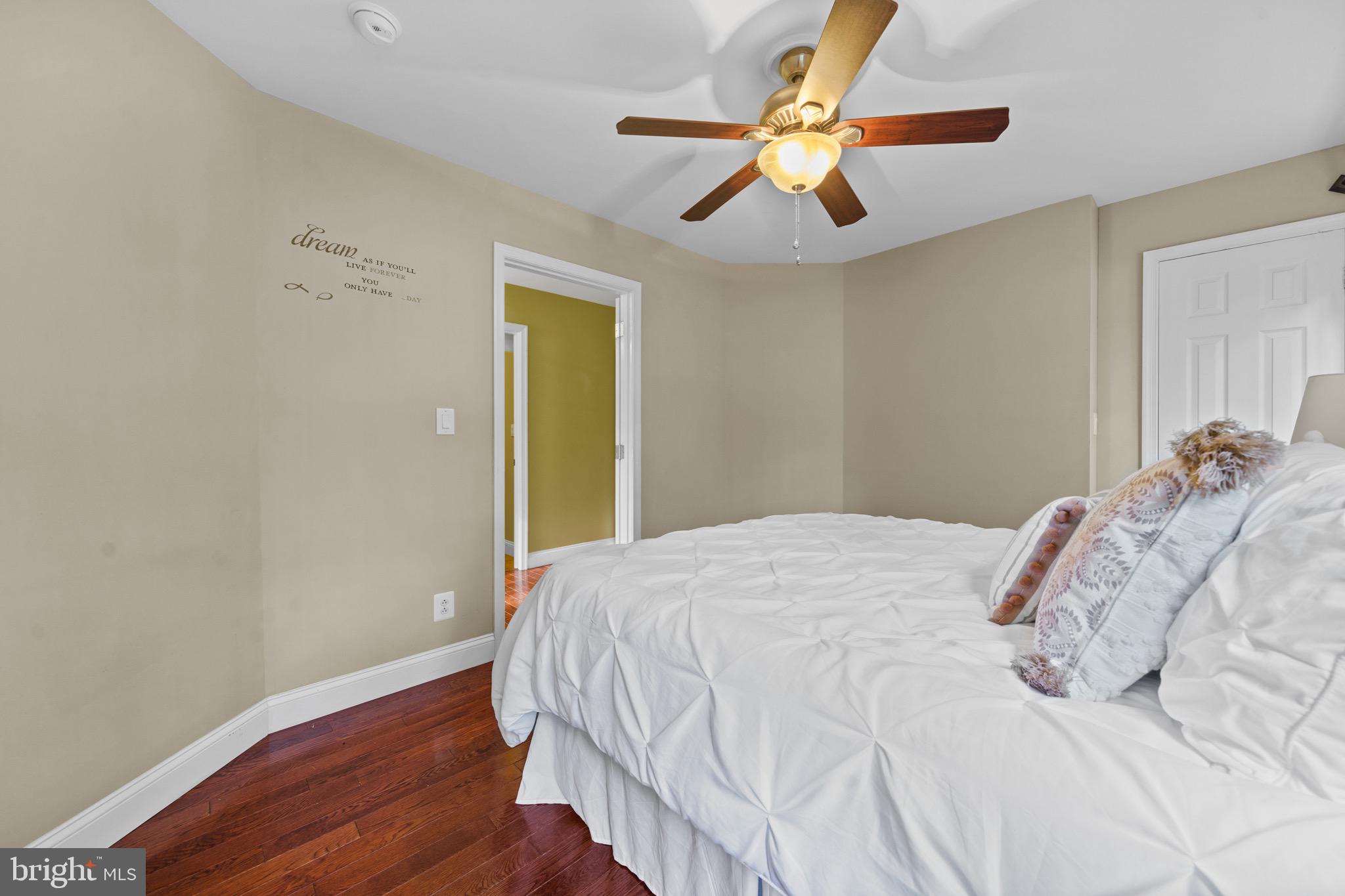 GOLDEN BEACH - Residential