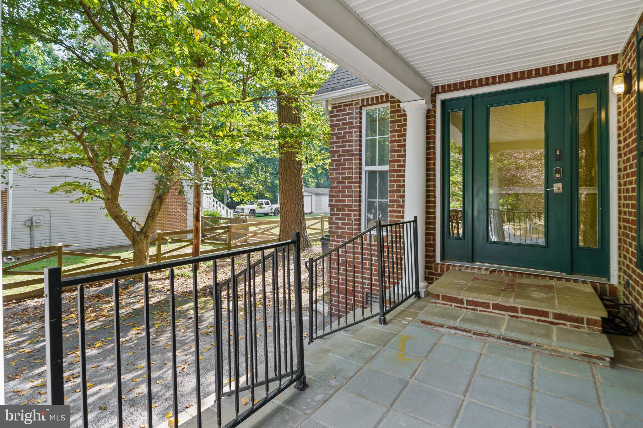 GOLDEN BEACH - Residential