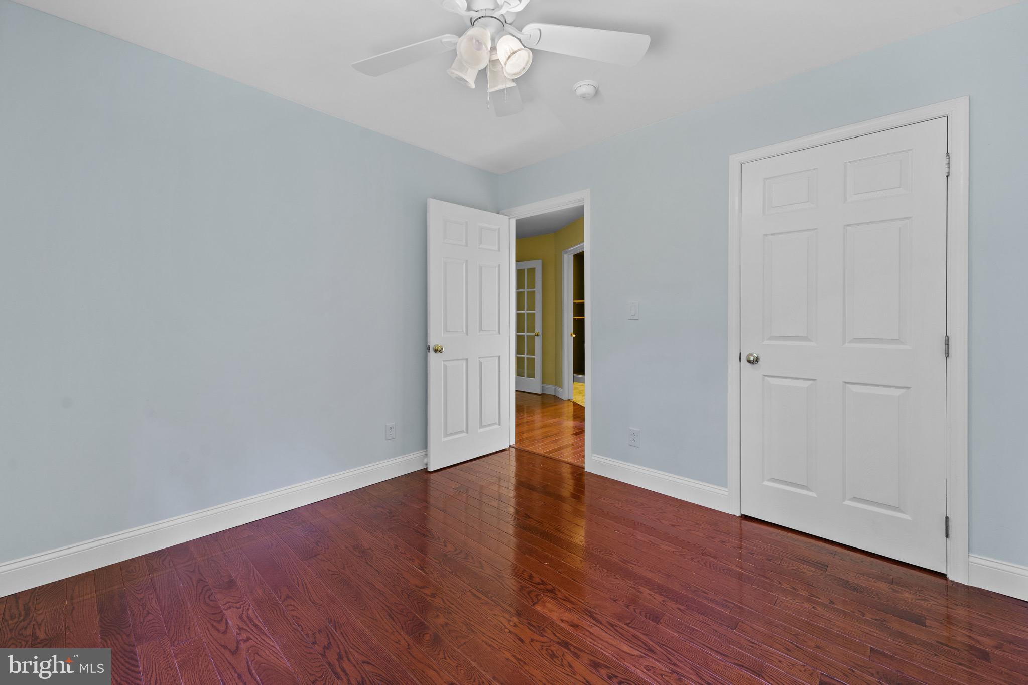 GOLDEN BEACH - Residential